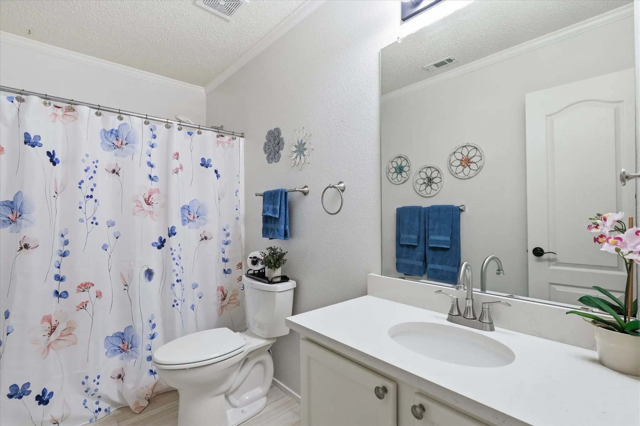 Single Family Residence For Sale in Denton County , 5036 Nautical Lane, Denton, Texas 76210, 4 Bedroom, 4 Bathroom, 2 Garage spaces, 2,956 Sqft, built in 2001, mls#21295019, Real Estate Agent in Denton, Homes For Sale in Denton county, Homes For Sale in Denton, Realtor in Denton Texas, Real Estate Brokerage Independent Realty Texas, Luminita Cordes Realtor