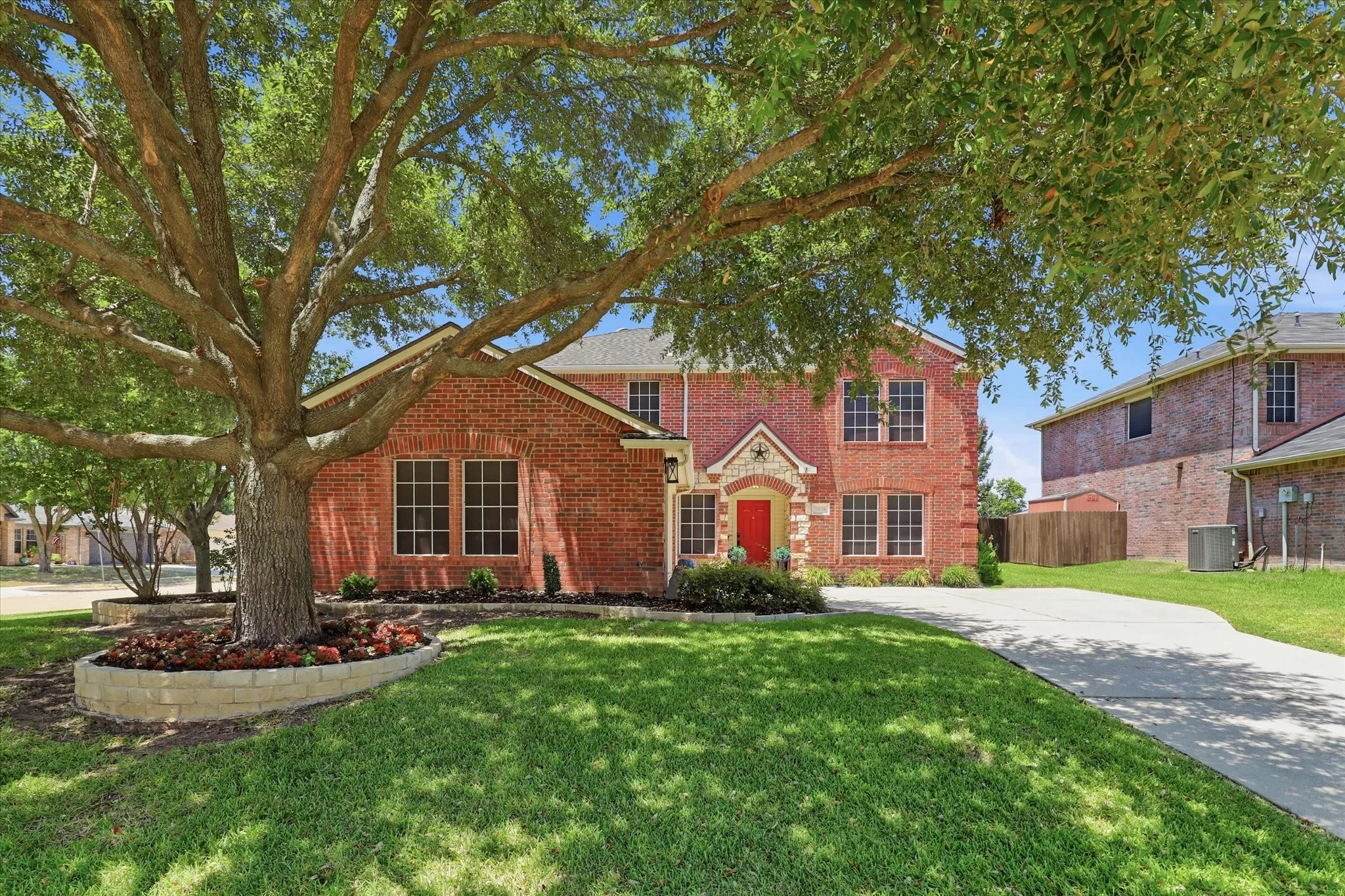 Single Family Residence For Sale in Denton County , 5036 Nautical Lane, Denton, Texas 76210, 4 Bedroom, 4 Bathroom, 2 Garage spaces, 2,956 Sqft, built in 2001, mls#21295019, Real Estate Agent in Denton, Homes For Sale in Denton county, Homes For Sale in Denton, Realtor in Denton Texas, Real Estate Brokerage Independent Realty Texas, Luminita Cordes Realtor
