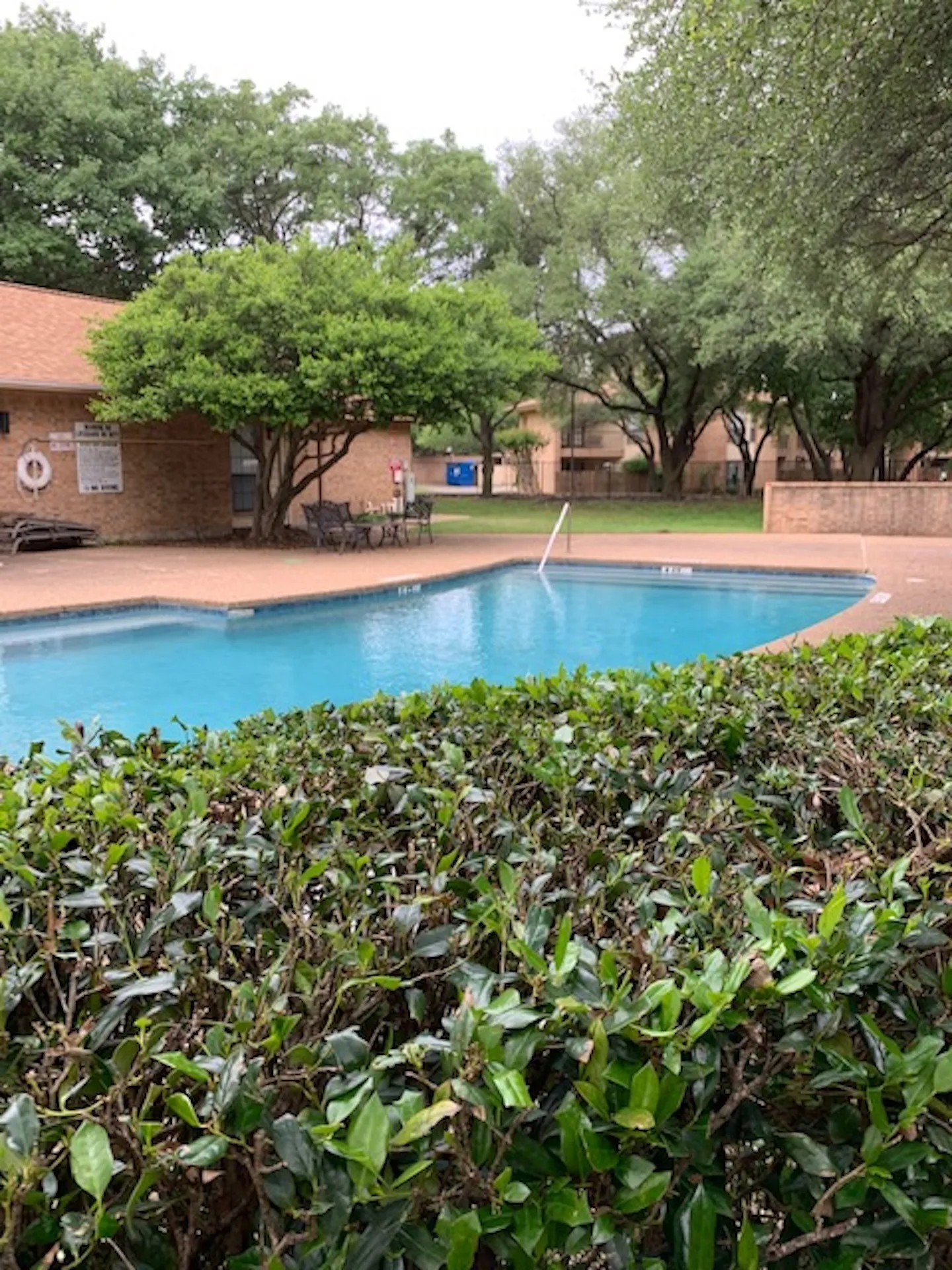 Lazy river pool