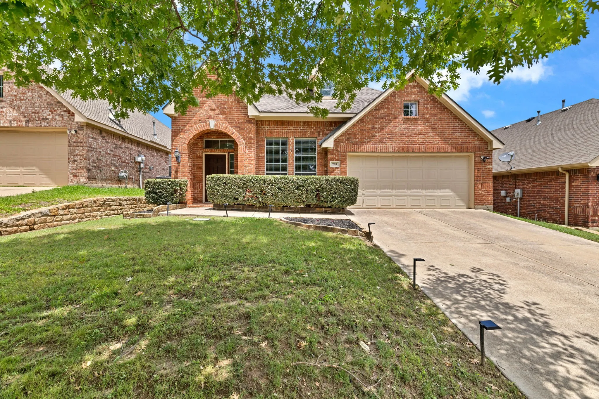 Single Family Residence For Sale in Tarrant County , 729 Red Elm Lane, Fort Worth, Texas 76131, 3 Bedroom, 2 Bathroom, 2 Garage spaces, 2,094 Sqft, built in 2005, mls#21295049, Real Estate Agent in Fort Worth, Homes For Sale in Tarrant county, Homes For Sale in Fort Worth, Realtor in Fort Worth Texas, Real Estate Brokerage Independent Realty Texas, Luminita Cordes Realtor