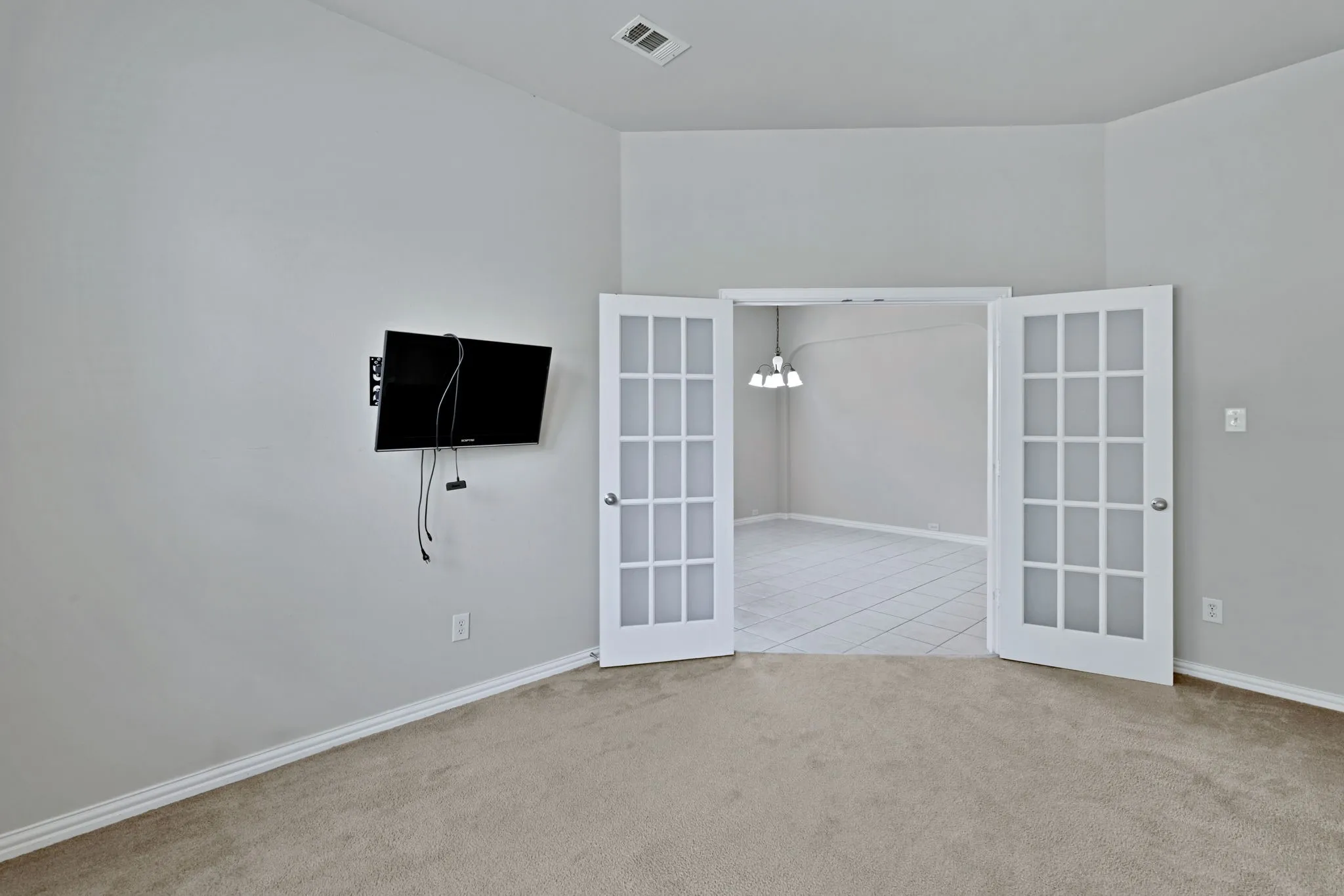 Single Family Residence For Sale in Tarrant County , 729 Red Elm Lane, Fort Worth, Texas 76131, 3 Bedroom, 2 Bathroom, 2 Garage spaces, 2,094 Sqft, built in 2005, mls#21295049, Real Estate Agent in Fort Worth, Homes For Sale in Tarrant county, Homes For Sale in Fort Worth, Realtor in Fort Worth Texas, Real Estate Brokerage Independent Realty Texas, Luminita Cordes Realtor