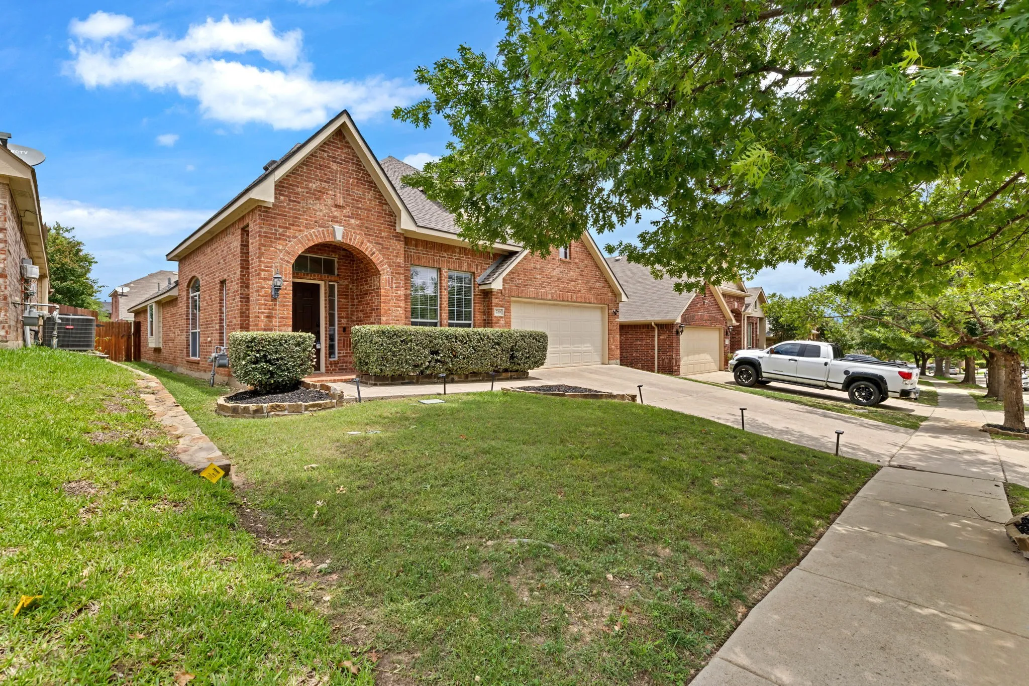 Single Family Residence For Sale in Tarrant County , 729 Red Elm Lane, Fort Worth, Texas 76131, 3 Bedroom, 2 Bathroom, 2 Garage spaces, 2,094 Sqft, built in 2005, mls#21295049, Real Estate Agent in Fort Worth, Homes For Sale in Tarrant county, Homes For Sale in Fort Worth, Realtor in Fort Worth Texas, Real Estate Brokerage Independent Realty Texas, Luminita Cordes Realtor