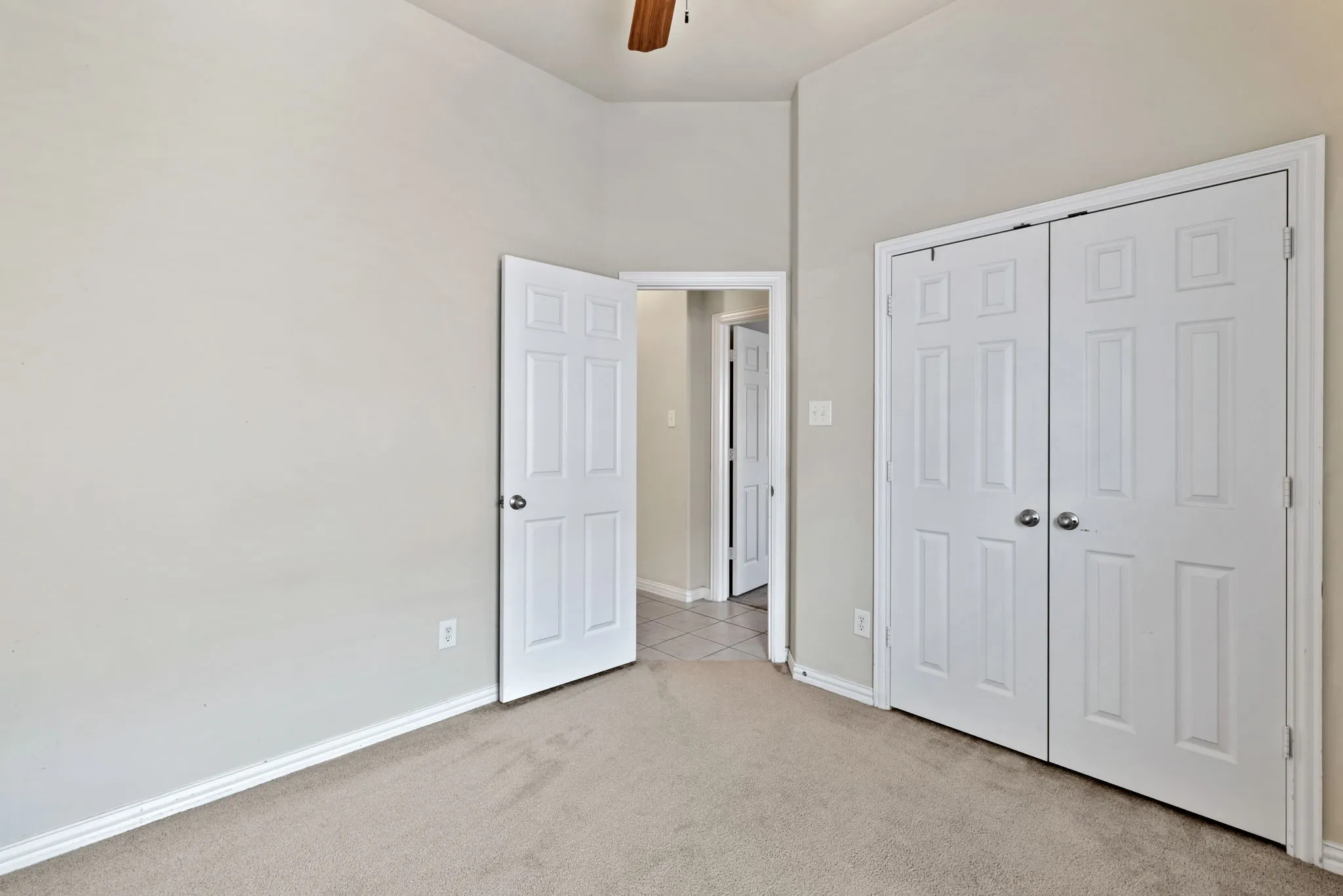 Single Family Residence For Sale in Tarrant County , 729 Red Elm Lane, Fort Worth, Texas 76131, 3 Bedroom, 2 Bathroom, 2 Garage spaces, 2,094 Sqft, built in 2005, mls#21295049, Real Estate Agent in Fort Worth, Homes For Sale in Tarrant county, Homes For Sale in Fort Worth, Realtor in Fort Worth Texas, Real Estate Brokerage Independent Realty Texas, Luminita Cordes Realtor
