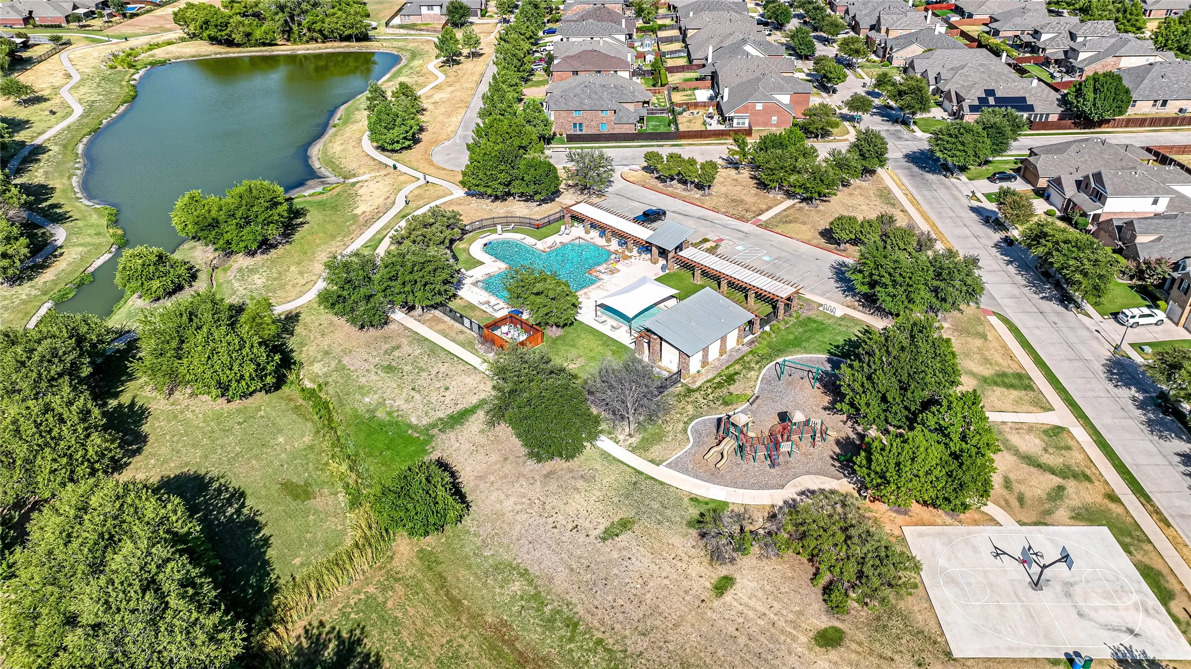 Single Family Residence For Sale in Tarrant County , 729 Red Elm Lane, Fort Worth, Texas 76131, 3 Bedroom, 2 Bathroom, 2 Garage spaces, 2,094 Sqft, built in 2005, mls#21295049, Real Estate Agent in Fort Worth, Homes For Sale in Tarrant county, Homes For Sale in Fort Worth, Realtor in Fort Worth Texas, Real Estate Brokerage Independent Realty Texas, Luminita Cordes Realtor