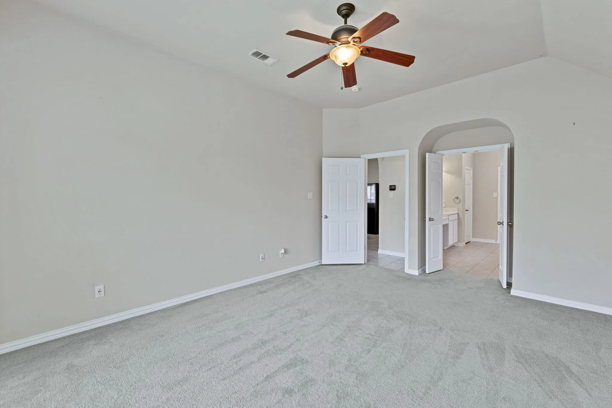 Single Family Residence For Sale in Tarrant County , 729 Red Elm Lane, Fort Worth, Texas 76131, 3 Bedroom, 2 Bathroom, 2 Garage spaces, 2,094 Sqft, built in 2005, mls#21295049, Real Estate Agent in Fort Worth, Homes For Sale in Tarrant county, Homes For Sale in Fort Worth, Realtor in Fort Worth Texas, Real Estate Brokerage Independent Realty Texas, Luminita Cordes Realtor