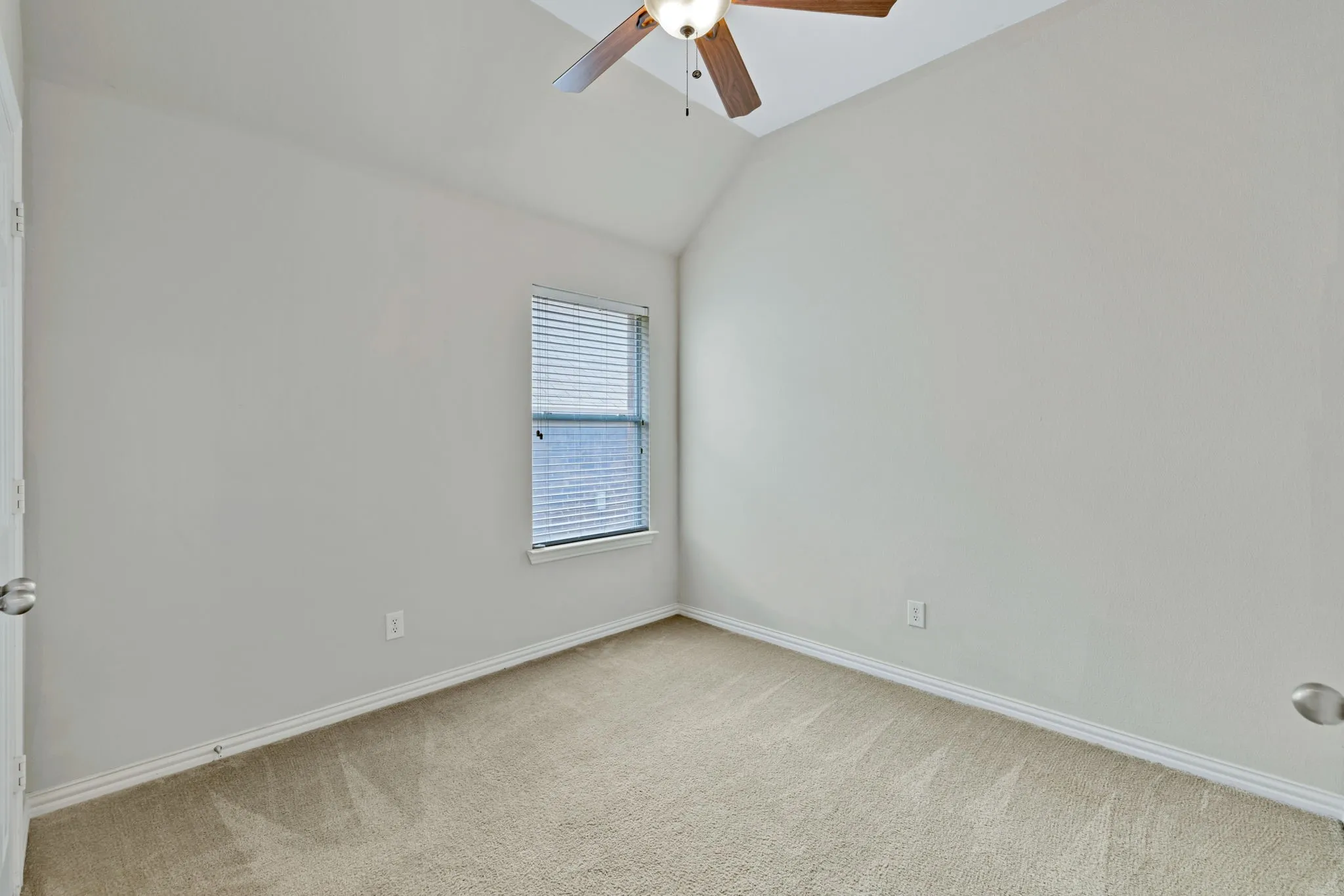 Single Family Residence For Sale in Tarrant County , 729 Red Elm Lane, Fort Worth, Texas 76131, 3 Bedroom, 2 Bathroom, 2 Garage spaces, 2,094 Sqft, built in 2005, mls#21295049, Real Estate Agent in Fort Worth, Homes For Sale in Tarrant county, Homes For Sale in Fort Worth, Realtor in Fort Worth Texas, Real Estate Brokerage Independent Realty Texas, Luminita Cordes Realtor