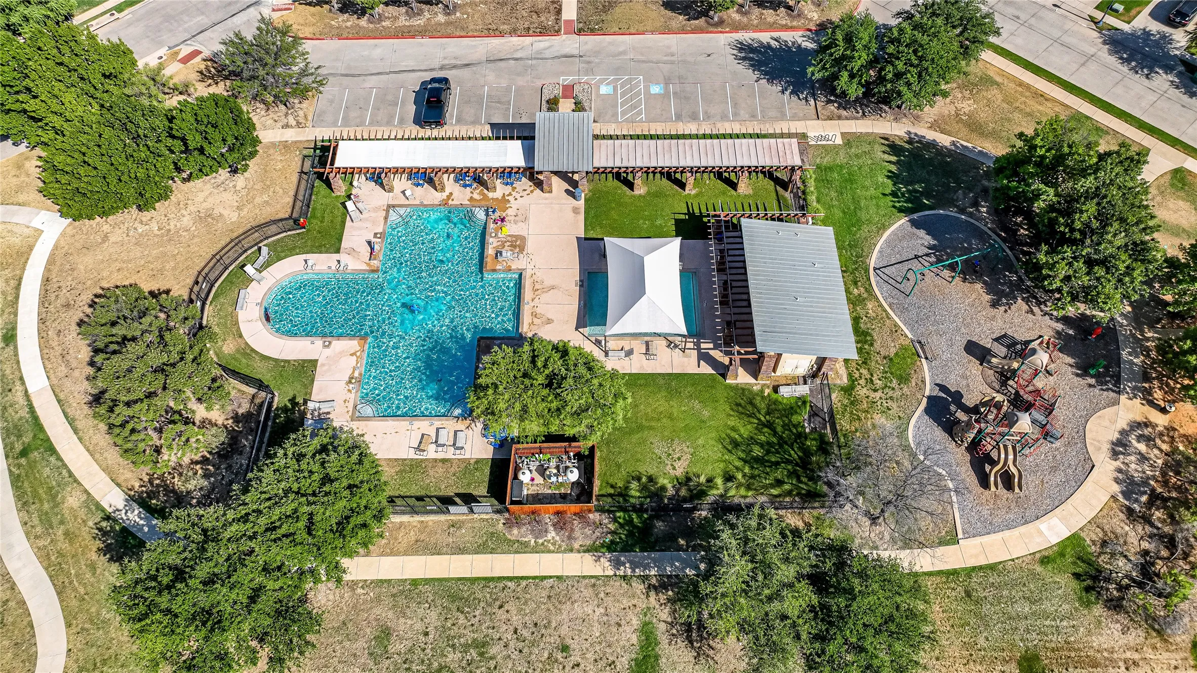 Single Family Residence For Sale in Tarrant County , 729 Red Elm Lane, Fort Worth, Texas 76131, 3 Bedroom, 2 Bathroom, 2 Garage spaces, 2,094 Sqft, built in 2005, mls#21295049, Real Estate Agent in Fort Worth, Homes For Sale in Tarrant county, Homes For Sale in Fort Worth, Realtor in Fort Worth Texas, Real Estate Brokerage Independent Realty Texas, Luminita Cordes Realtor