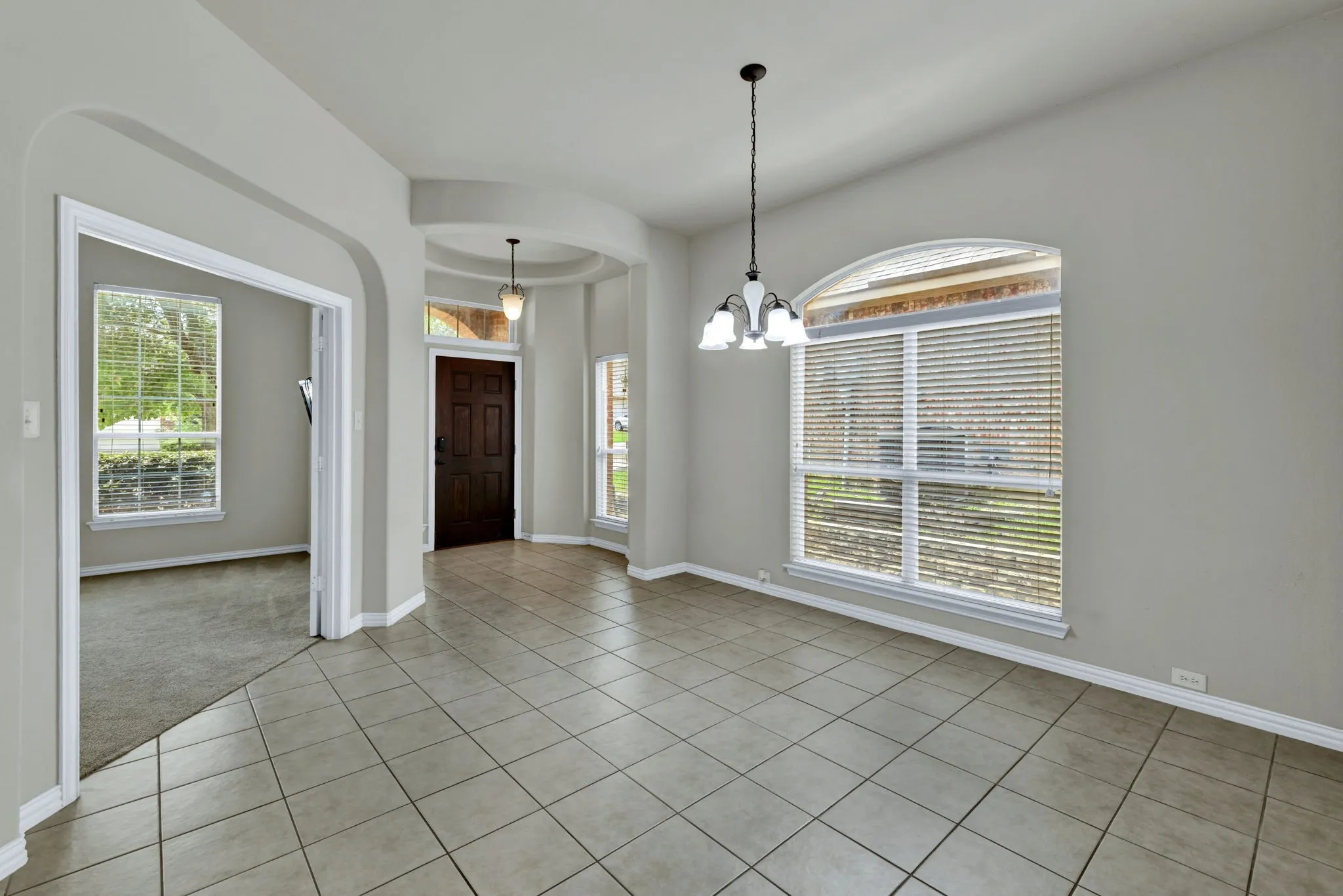 Single Family Residence For Sale in Tarrant County , 729 Red Elm Lane, Fort Worth, Texas 76131, 3 Bedroom, 2 Bathroom, 2 Garage spaces, 2,094 Sqft, built in 2005, mls#21295049, Real Estate Agent in Fort Worth, Homes For Sale in Tarrant county, Homes For Sale in Fort Worth, Realtor in Fort Worth Texas, Real Estate Brokerage Independent Realty Texas, Luminita Cordes Realtor