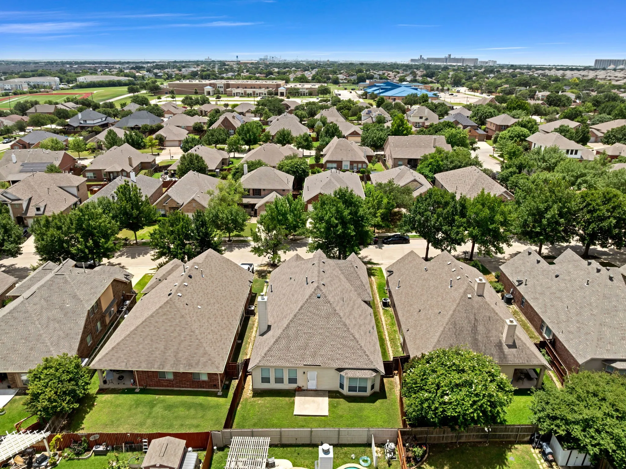 Single Family Residence For Sale in Tarrant County , 729 Red Elm Lane, Fort Worth, Texas 76131, 3 Bedroom, 2 Bathroom, 2 Garage spaces, 2,094 Sqft, built in 2005, mls#21295049, Real Estate Agent in Fort Worth, Homes For Sale in Tarrant county, Homes For Sale in Fort Worth, Realtor in Fort Worth Texas, Real Estate Brokerage Independent Realty Texas, Luminita Cordes Realtor