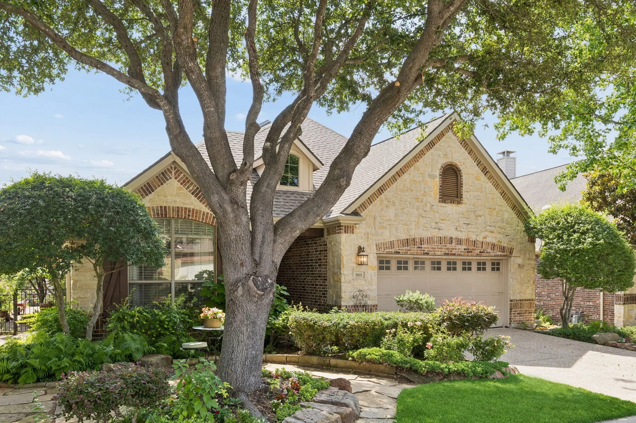 Single Family Residence For Sale in Collin County , 660 Scenic Ranch Circle, Fairview, Texas 75069, 3 Bedroom, 3 Bathroom, 2 Garage spaces, 3,126 Sqft, built in 2003, mls#21291408, Real Estate Agent in Fairview, Homes For Sale in Collin county, Homes For Sale in Fairview, Realtor in Fairview Texas, Real Estate Brokerage Independent Realty Texas, Luminita Cordes Realtor