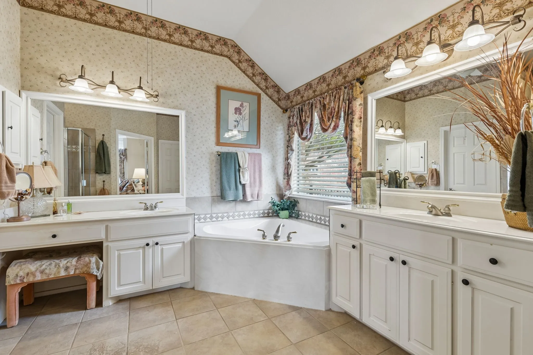 Single Family Residence For Sale in Collin County , 660 Scenic Ranch Circle, Fairview, Texas 75069, 3 Bedroom, 3 Bathroom, 2 Garage spaces, 3,126 Sqft, built in 2003, mls#21291408, Real Estate Agent in Fairview, Homes For Sale in Collin county, Homes For Sale in Fairview, Realtor in Fairview Texas, Real Estate Brokerage Independent Realty Texas, Luminita Cordes Realtor