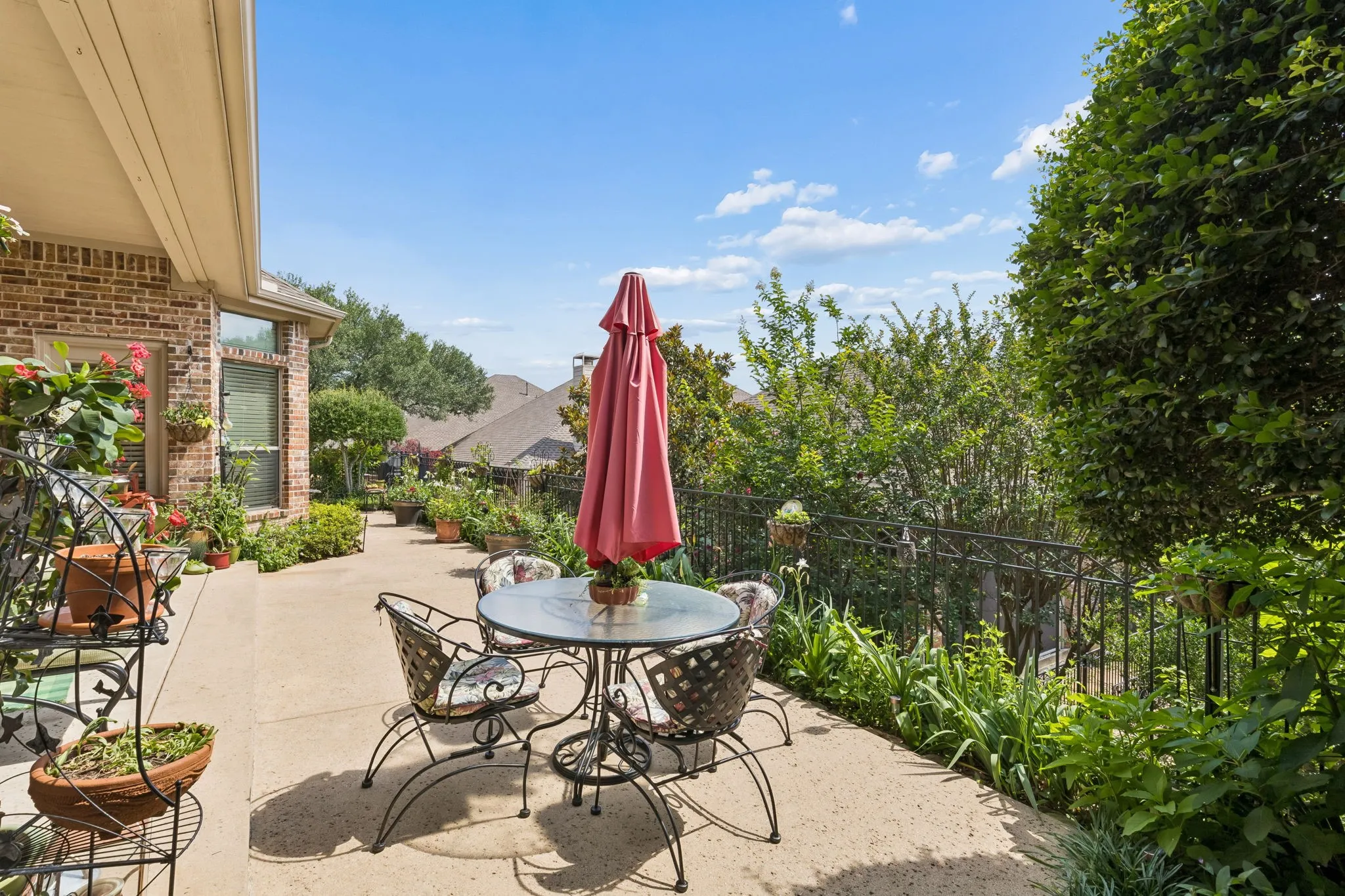 Single Family Residence For Sale in Collin County , 660 Scenic Ranch Circle, Fairview, Texas 75069, 3 Bedroom, 3 Bathroom, 2 Garage spaces, 3,126 Sqft, built in 2003, mls#21291408, Real Estate Agent in Fairview, Homes For Sale in Collin county, Homes For Sale in Fairview, Realtor in Fairview Texas, Real Estate Brokerage Independent Realty Texas, Luminita Cordes Realtor