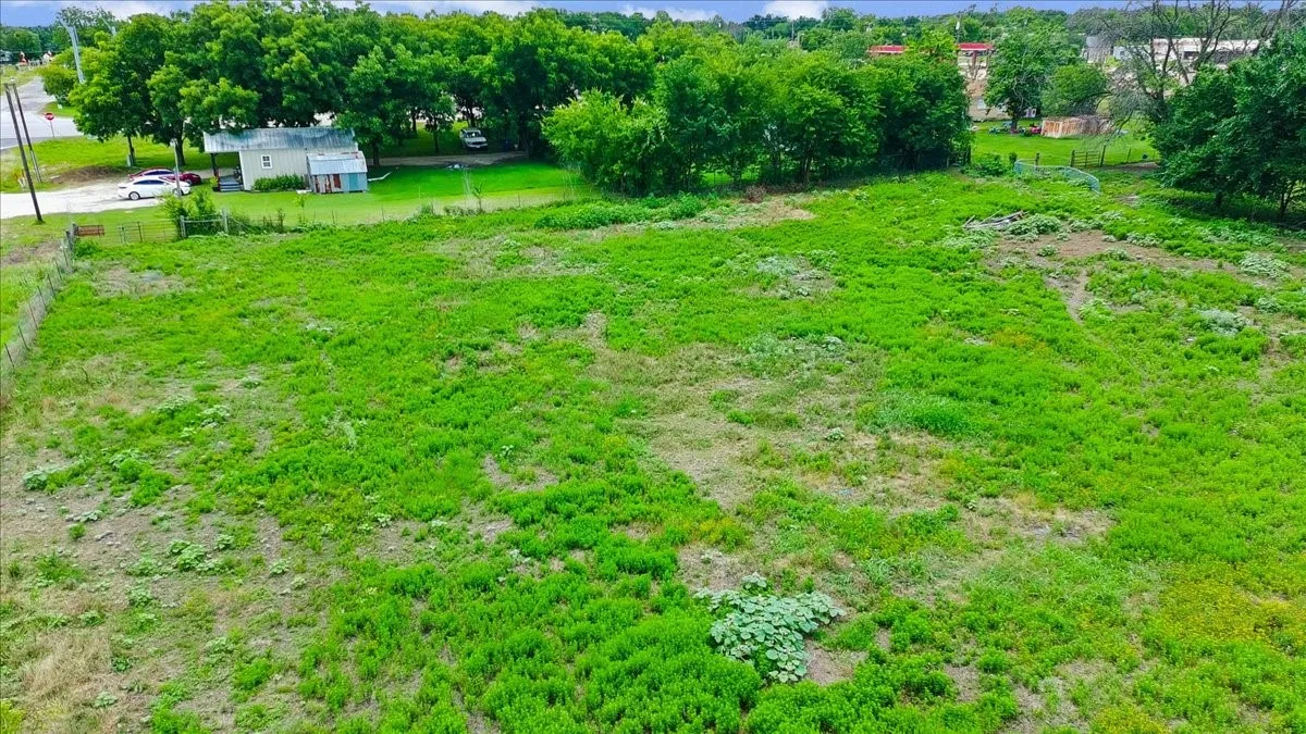 Single Family Residence For Sale in Navarro County , 102 E Highway 31, Dawson, Texas 76639, 3 Bedrooms, 2 Bathrooms, Garage spaces, 1,213 Sqft, built in 1947, Price $350,000, mls#21288779, Real Estate Agent in Dawson, Homes For Sale in Navarro county, Homes For Sale in Dawson, Realtor in Dawson Texas, Real Estate Brokerage Independent Realty Texas, Luminita Cordes Realtor