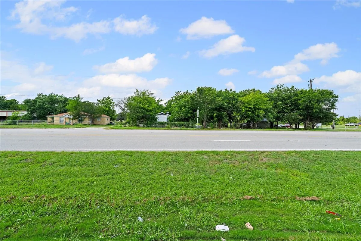 Single Family Residence For Sale in Navarro County , 102 E Highway 31, Dawson, Texas 76639, 3 Bedrooms, 2 Bathrooms, Garage spaces, 1,213 Sqft, built in 1947, Price $350,000, mls#21288779, Real Estate Agent in Dawson, Homes For Sale in Navarro county, Homes For Sale in Dawson, Realtor in Dawson Texas, Real Estate Brokerage Independent Realty Texas, Luminita Cordes Realtor