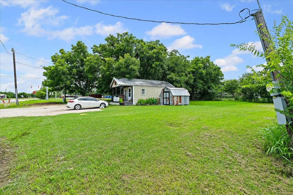 Single Family Residence For Sale in Navarro County , 102 E Highway 31, Dawson, Texas 76639, 3 Bedrooms, 2 Bathrooms, Garage spaces, 1,213 Sqft, built in 1947, Price $350,000, mls#21288779, Real Estate Agent in Dawson, Homes For Sale in Navarro county, Homes For Sale in Dawson, Realtor in Dawson Texas, Real Estate Brokerage Independent Realty Texas, Luminita Cordes Realtor