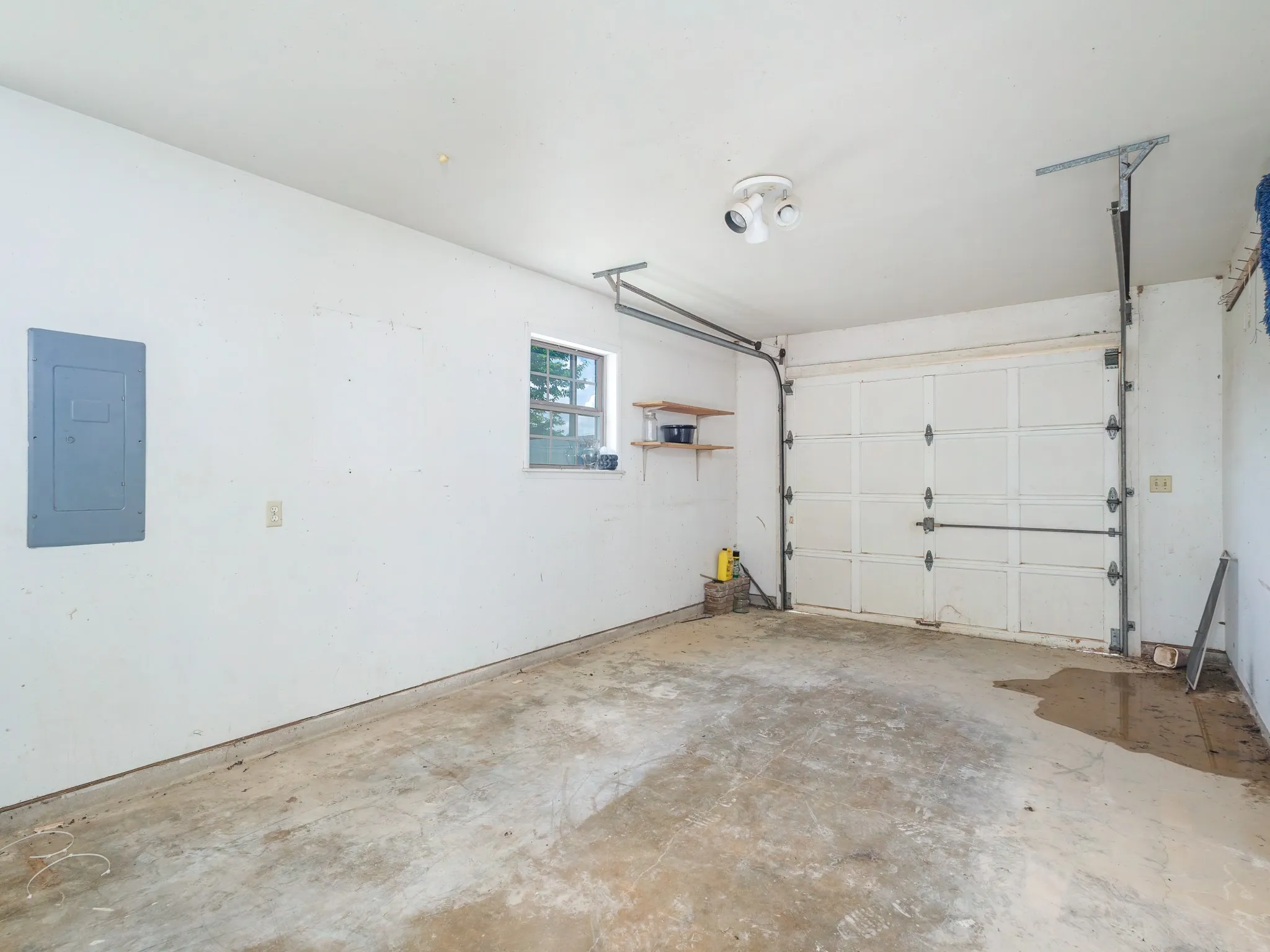 Single Family Residence For Sale in Brown County , 7116 Monaghan Drive, Brownwood, Texas 76801, 3 Bedroom, 2 Bathroom, 1 Garage spaces, 1,305 Sqft, built in 1975, mls#21295045, Real Estate Agent in Brownwood, Homes For Sale in Brown county, Homes For Sale in Brownwood, Realtor in Brownwood Texas, Real Estate Brokerage Independent Realty Texas, Luminita Cordes Realtor