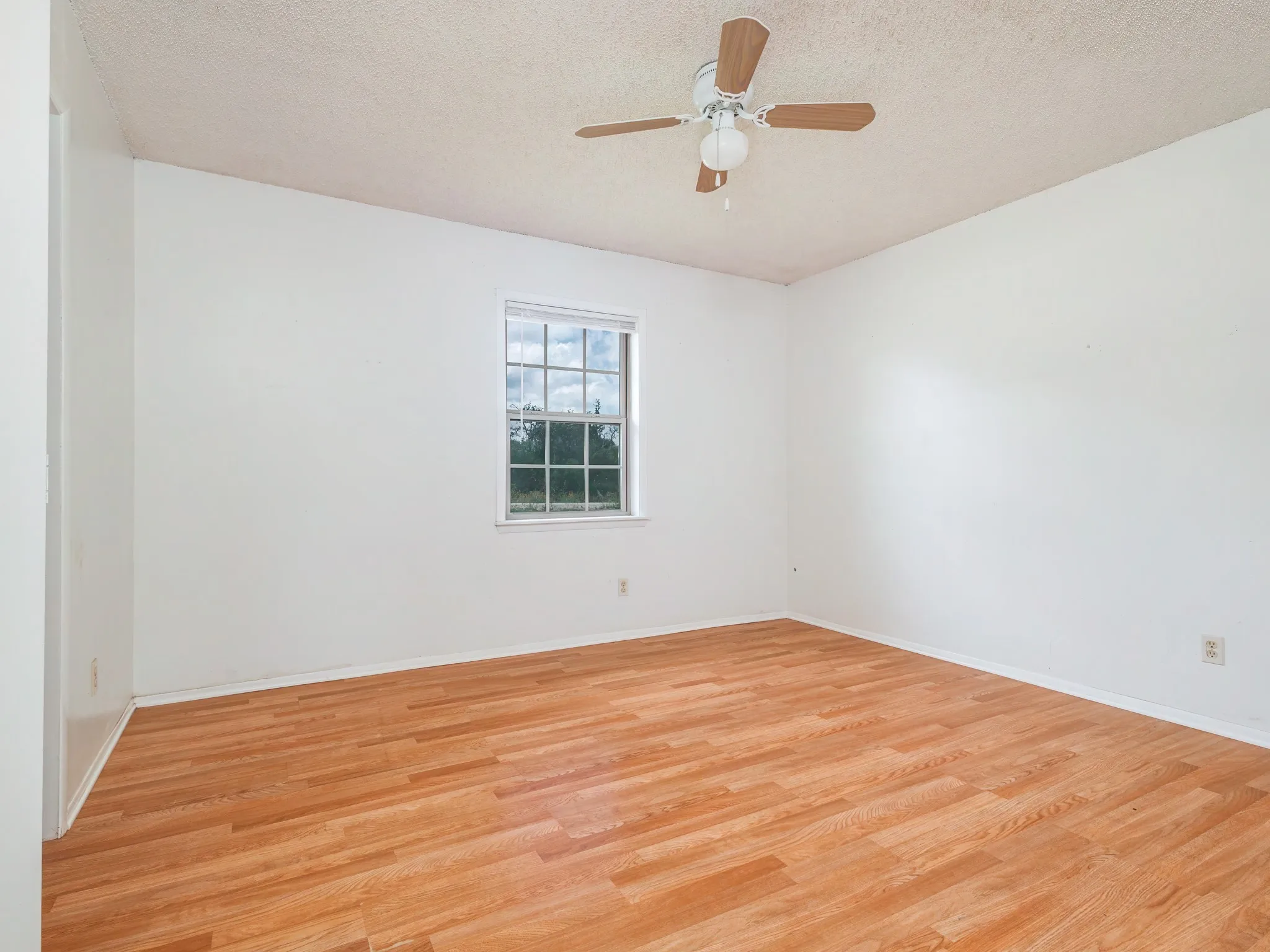 Single Family Residence For Sale in Brown County , 7116 Monaghan Drive, Brownwood, Texas 76801, 3 Bedroom, 2 Bathroom, 1 Garage spaces, 1,305 Sqft, built in 1975, mls#21295045, Real Estate Agent in Brownwood, Homes For Sale in Brown county, Homes For Sale in Brownwood, Realtor in Brownwood Texas, Real Estate Brokerage Independent Realty Texas, Luminita Cordes Realtor