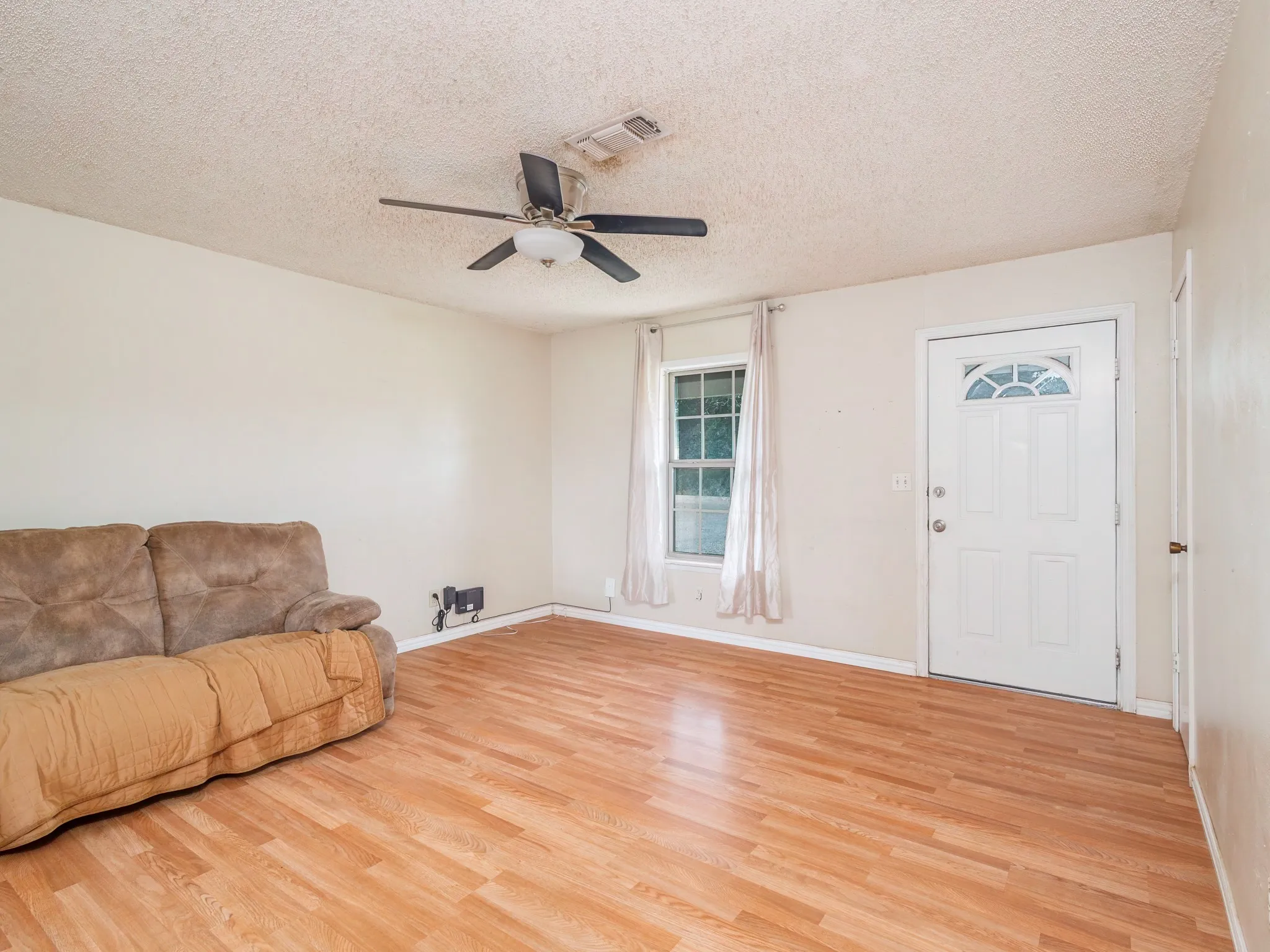Single Family Residence For Sale in Brown County , 7116 Monaghan Drive, Brownwood, Texas 76801, 3 Bedroom, 2 Bathroom, 1 Garage spaces, 1,305 Sqft, built in 1975, mls#21295045, Real Estate Agent in Brownwood, Homes For Sale in Brown county, Homes For Sale in Brownwood, Realtor in Brownwood Texas, Real Estate Brokerage Independent Realty Texas, Luminita Cordes Realtor