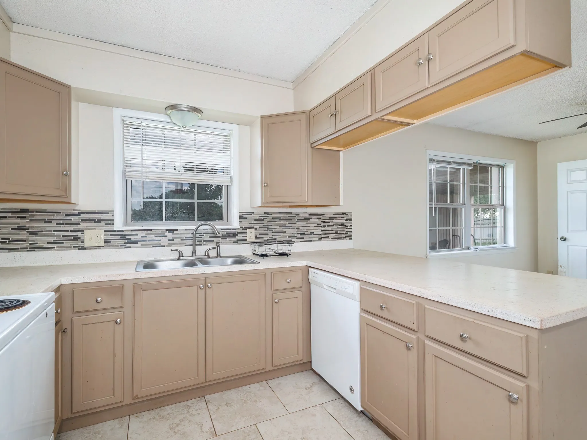 Single Family Residence For Sale in Brown County , 7116 Monaghan Drive, Brownwood, Texas 76801, 3 Bedroom, 2 Bathroom, 1 Garage spaces, 1,305 Sqft, built in 1975, mls#21295045, Real Estate Agent in Brownwood, Homes For Sale in Brown county, Homes For Sale in Brownwood, Realtor in Brownwood Texas, Real Estate Brokerage Independent Realty Texas, Luminita Cordes Realtor