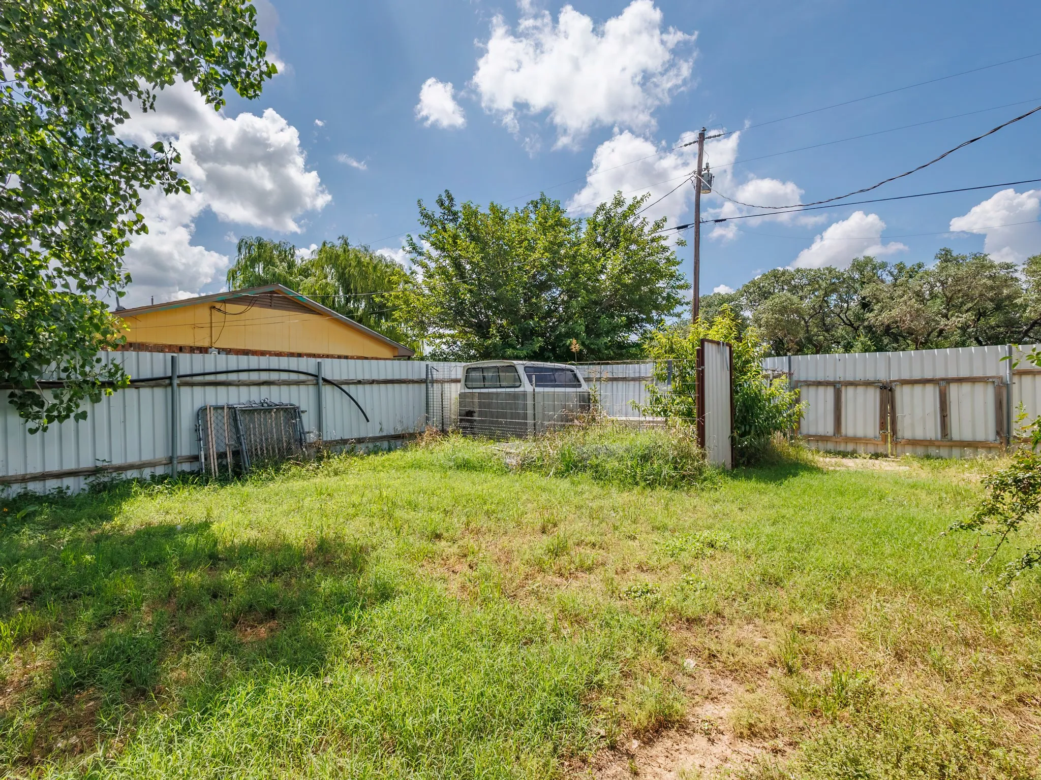 Single Family Residence For Sale in Brown County , 7116 Monaghan Drive, Brownwood, Texas 76801, 3 Bedroom, 2 Bathroom, 1 Garage spaces, 1,305 Sqft, built in 1975, mls#21295045, Real Estate Agent in Brownwood, Homes For Sale in Brown county, Homes For Sale in Brownwood, Realtor in Brownwood Texas, Real Estate Brokerage Independent Realty Texas, Luminita Cordes Realtor
