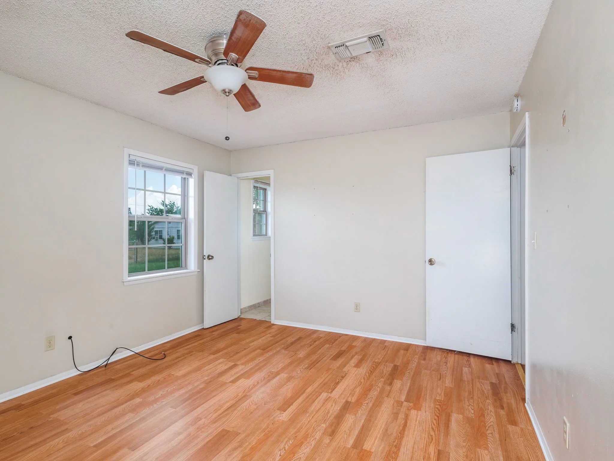 Single Family Residence For Sale in Brown County , 7116 Monaghan Drive, Brownwood, Texas 76801, 3 Bedroom, 2 Bathroom, 1 Garage spaces, 1,305 Sqft, built in 1975, mls#21295045, Real Estate Agent in Brownwood, Homes For Sale in Brown county, Homes For Sale in Brownwood, Realtor in Brownwood Texas, Real Estate Brokerage Independent Realty Texas, Luminita Cordes Realtor