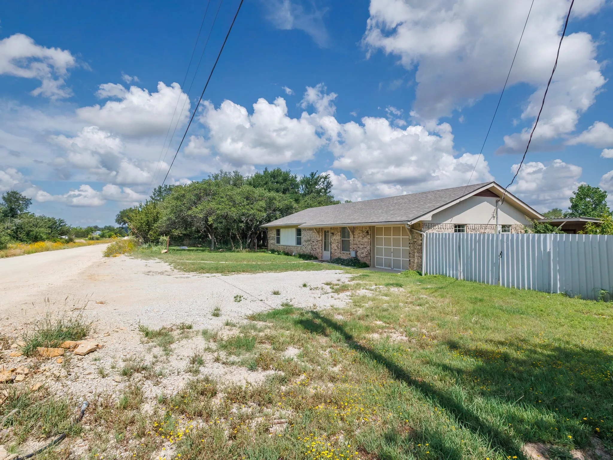 Single Family Residence For Sale in Brown County , 7116 Monaghan Drive, Brownwood, Texas 76801, 3 Bedroom, 2 Bathroom, 1 Garage spaces, 1,305 Sqft, built in 1975, mls#21295045, Real Estate Agent in Brownwood, Homes For Sale in Brown county, Homes For Sale in Brownwood, Realtor in Brownwood Texas, Real Estate Brokerage Independent Realty Texas, Luminita Cordes Realtor