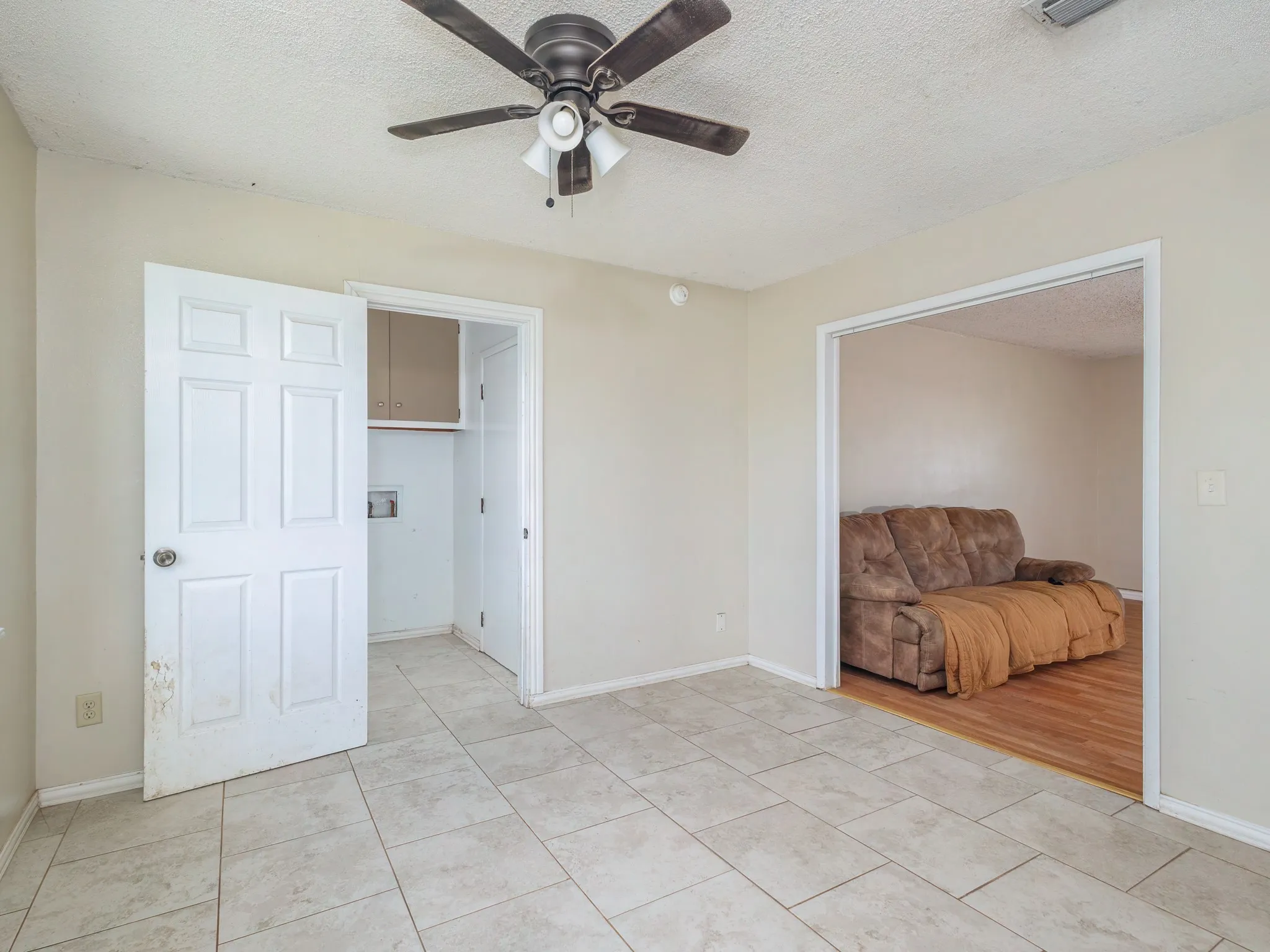 Single Family Residence For Sale in Brown County , 7116 Monaghan Drive, Brownwood, Texas 76801, 3 Bedroom, 2 Bathroom, 1 Garage spaces, 1,305 Sqft, built in 1975, mls#21295045, Real Estate Agent in Brownwood, Homes For Sale in Brown county, Homes For Sale in Brownwood, Realtor in Brownwood Texas, Real Estate Brokerage Independent Realty Texas, Luminita Cordes Realtor