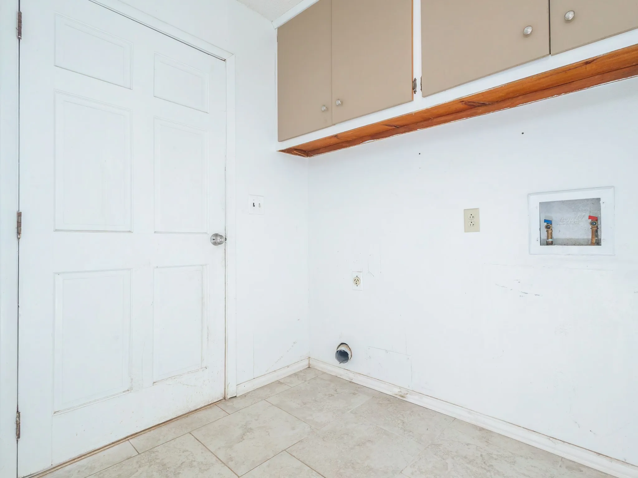 Single Family Residence For Sale in Brown County , 7116 Monaghan Drive, Brownwood, Texas 76801, 3 Bedroom, 2 Bathroom, 1 Garage spaces, 1,305 Sqft, built in 1975, mls#21295045, Real Estate Agent in Brownwood, Homes For Sale in Brown county, Homes For Sale in Brownwood, Realtor in Brownwood Texas, Real Estate Brokerage Independent Realty Texas, Luminita Cordes Realtor