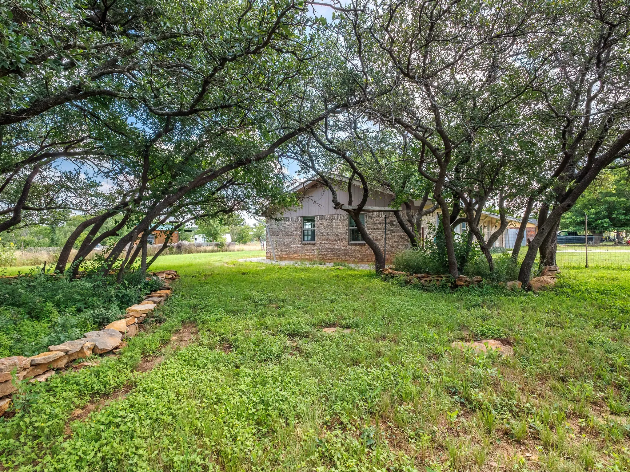 Single Family Residence For Sale in Brown County , 7116 Monaghan Drive, Brownwood, Texas 76801, 3 Bedroom, 2 Bathroom, 1 Garage spaces, 1,305 Sqft, built in 1975, mls#21295045, Real Estate Agent in Brownwood, Homes For Sale in Brown county, Homes For Sale in Brownwood, Realtor in Brownwood Texas, Real Estate Brokerage Independent Realty Texas, Luminita Cordes Realtor