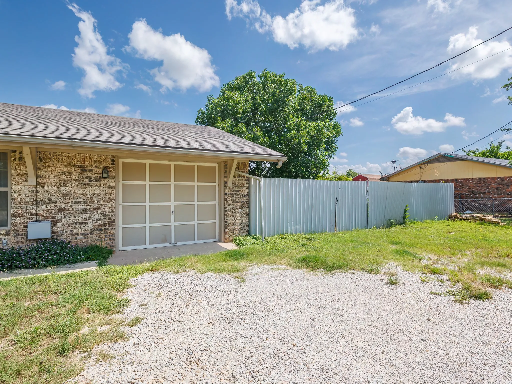 Single Family Residence For Sale in Brown County , 7116 Monaghan Drive, Brownwood, Texas 76801, 3 Bedroom, 2 Bathroom, 1 Garage spaces, 1,305 Sqft, built in 1975, mls#21295045, Real Estate Agent in Brownwood, Homes For Sale in Brown county, Homes For Sale in Brownwood, Realtor in Brownwood Texas, Real Estate Brokerage Independent Realty Texas, Luminita Cordes Realtor