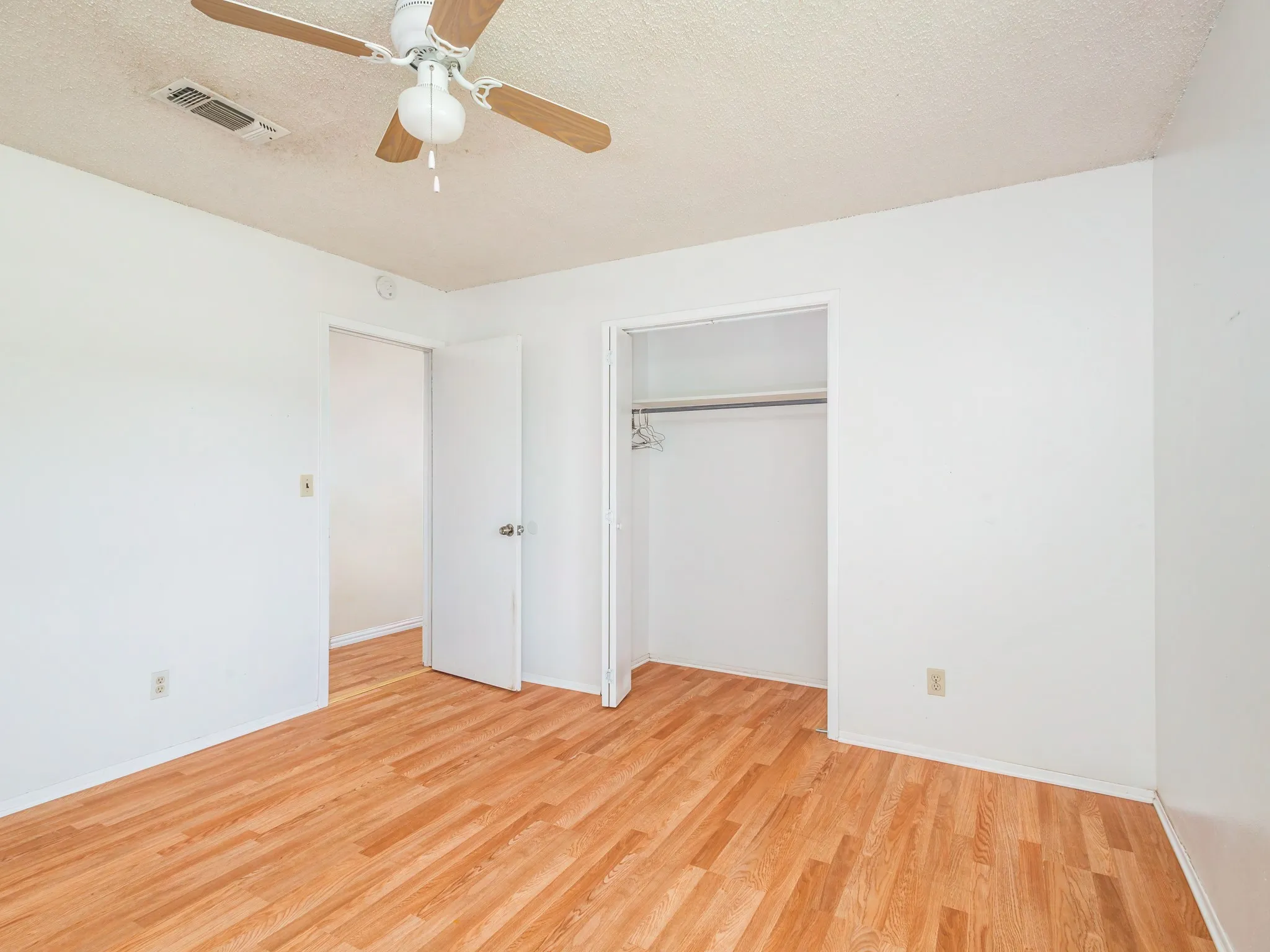 Single Family Residence For Sale in Brown County , 7116 Monaghan Drive, Brownwood, Texas 76801, 3 Bedroom, 2 Bathroom, 1 Garage spaces, 1,305 Sqft, built in 1975, mls#21295045, Real Estate Agent in Brownwood, Homes For Sale in Brown county, Homes For Sale in Brownwood, Realtor in Brownwood Texas, Real Estate Brokerage Independent Realty Texas, Luminita Cordes Realtor