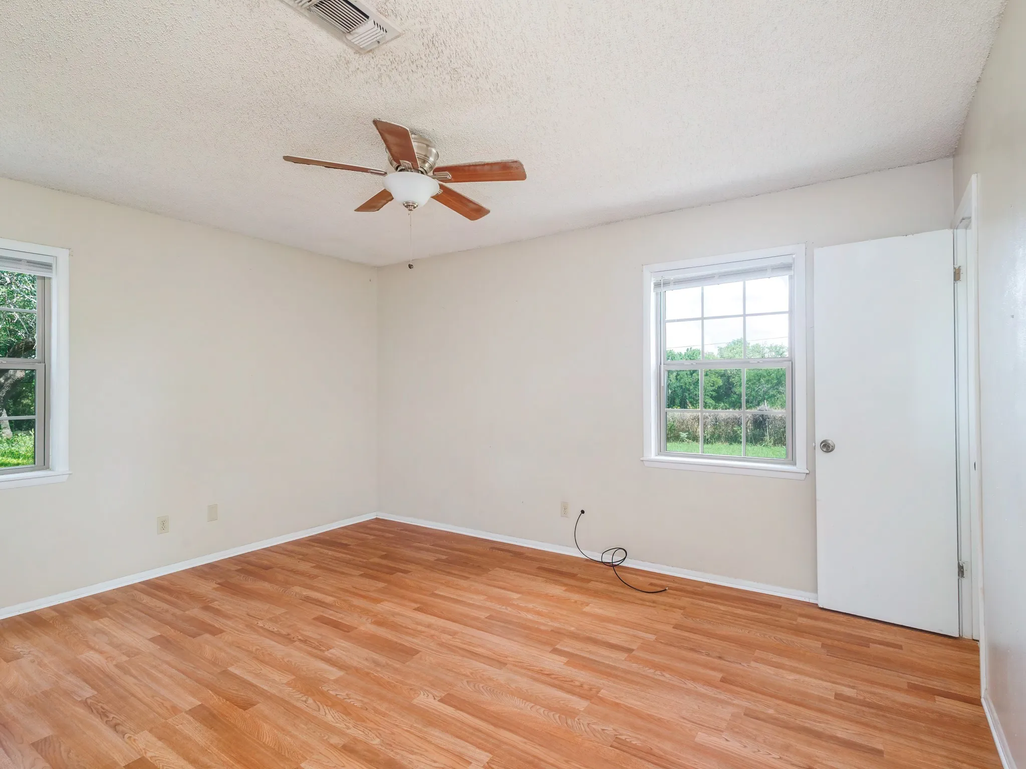 Single Family Residence For Sale in Brown County , 7116 Monaghan Drive, Brownwood, Texas 76801, 3 Bedroom, 2 Bathroom, 1 Garage spaces, 1,305 Sqft, built in 1975, mls#21295045, Real Estate Agent in Brownwood, Homes For Sale in Brown county, Homes For Sale in Brownwood, Realtor in Brownwood Texas, Real Estate Brokerage Independent Realty Texas, Luminita Cordes Realtor