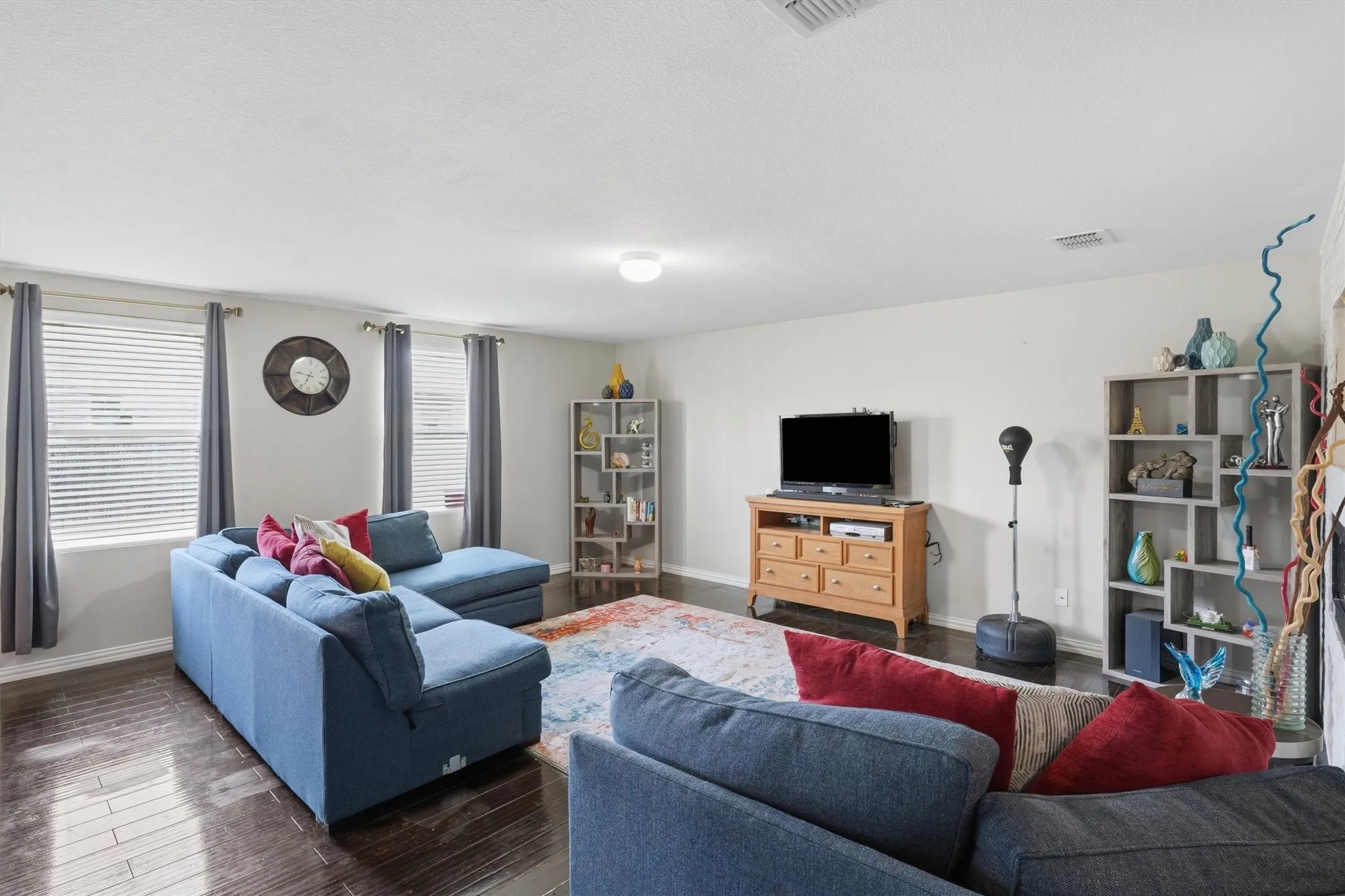 Single Family Residence For Sale in Tarrant County , 9024 Penny Lane, Fort Worth, Texas 76123, 5 Bedroom, 3 Bathroom, 2 Garage spaces, 3,488 Sqft, built in 2006, mls#21271929, Real Estate Agent in Fort Worth, Homes For Sale in Tarrant county, Homes For Sale in Fort Worth, Realtor in Fort Worth Texas, Real Estate Brokerage Independent Realty Texas, Luminita Cordes Realtor