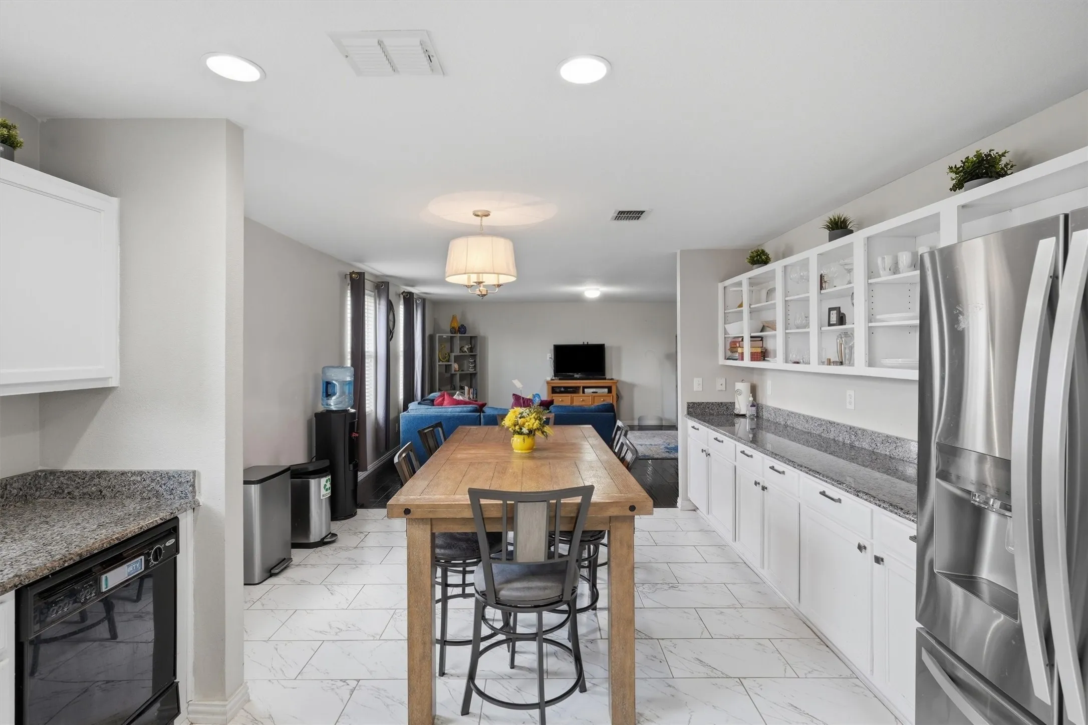 Eat-in Kitchen