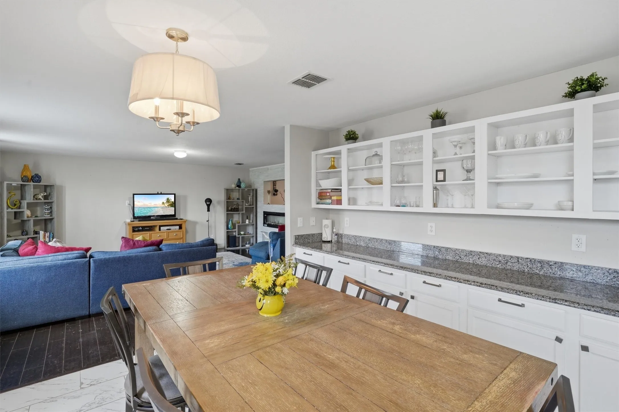 Eat-in Kitchen