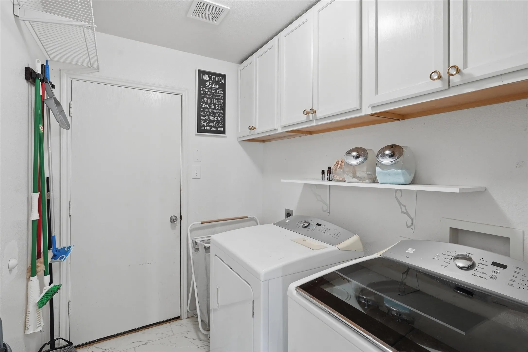 Single Family Residence For Sale in Tarrant County , 9024 Penny Lane, Fort Worth, Texas 76123, 5 Bedroom, 3 Bathroom, 2 Garage spaces, 3,488 Sqft, built in 2006, mls#21271929, Real Estate Agent in Fort Worth, Homes For Sale in Tarrant county, Homes For Sale in Fort Worth, Realtor in Fort Worth Texas, Real Estate Brokerage Independent Realty Texas, Luminita Cordes Realtor