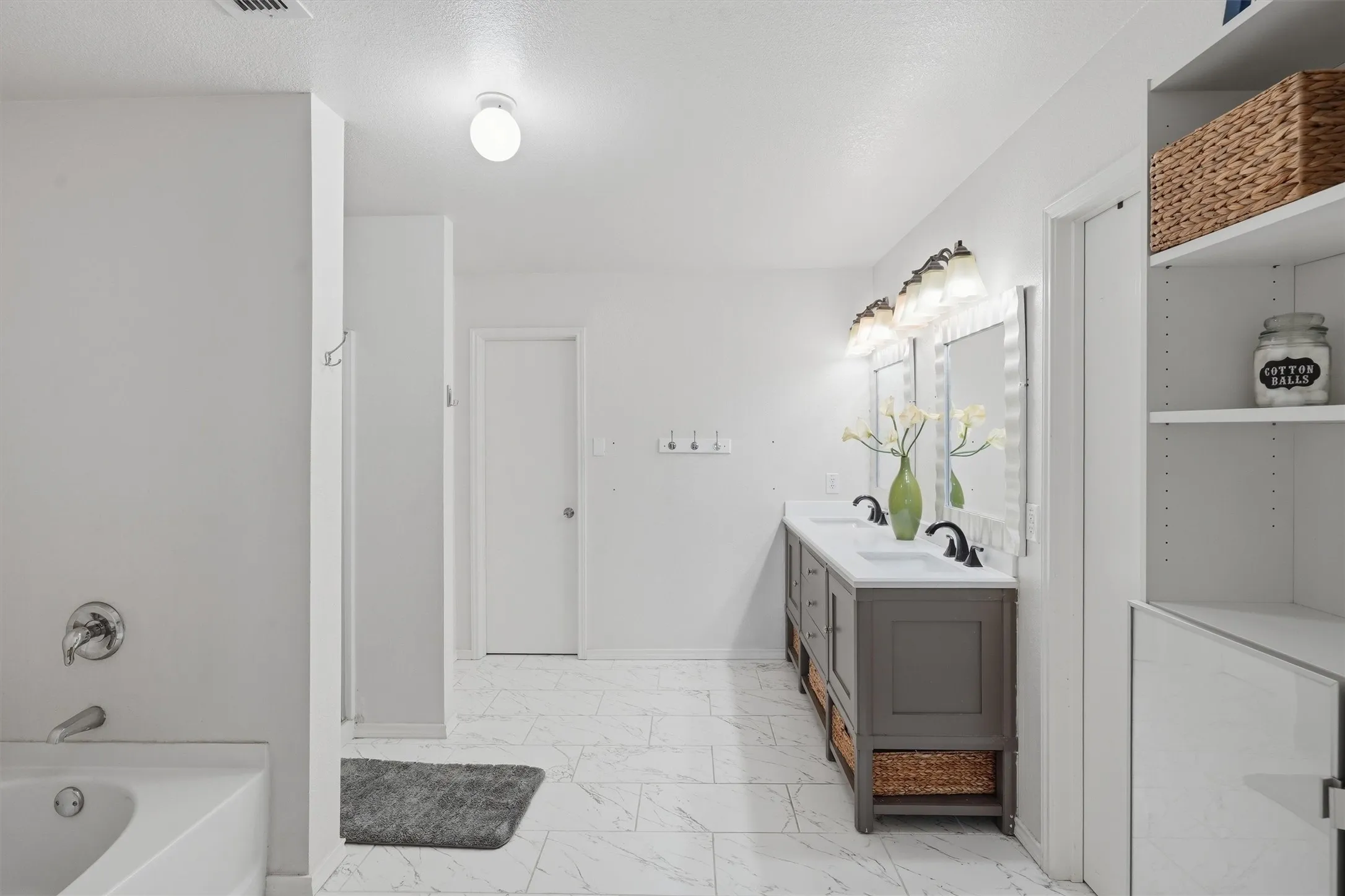 Single Family Residence For Sale in Tarrant County , 9024 Penny Lane, Fort Worth, Texas 76123, 5 Bedroom, 3 Bathroom, 2 Garage spaces, 3,488 Sqft, built in 2006, mls#21271929, Real Estate Agent in Fort Worth, Homes For Sale in Tarrant county, Homes For Sale in Fort Worth, Realtor in Fort Worth Texas, Real Estate Brokerage Independent Realty Texas, Luminita Cordes Realtor