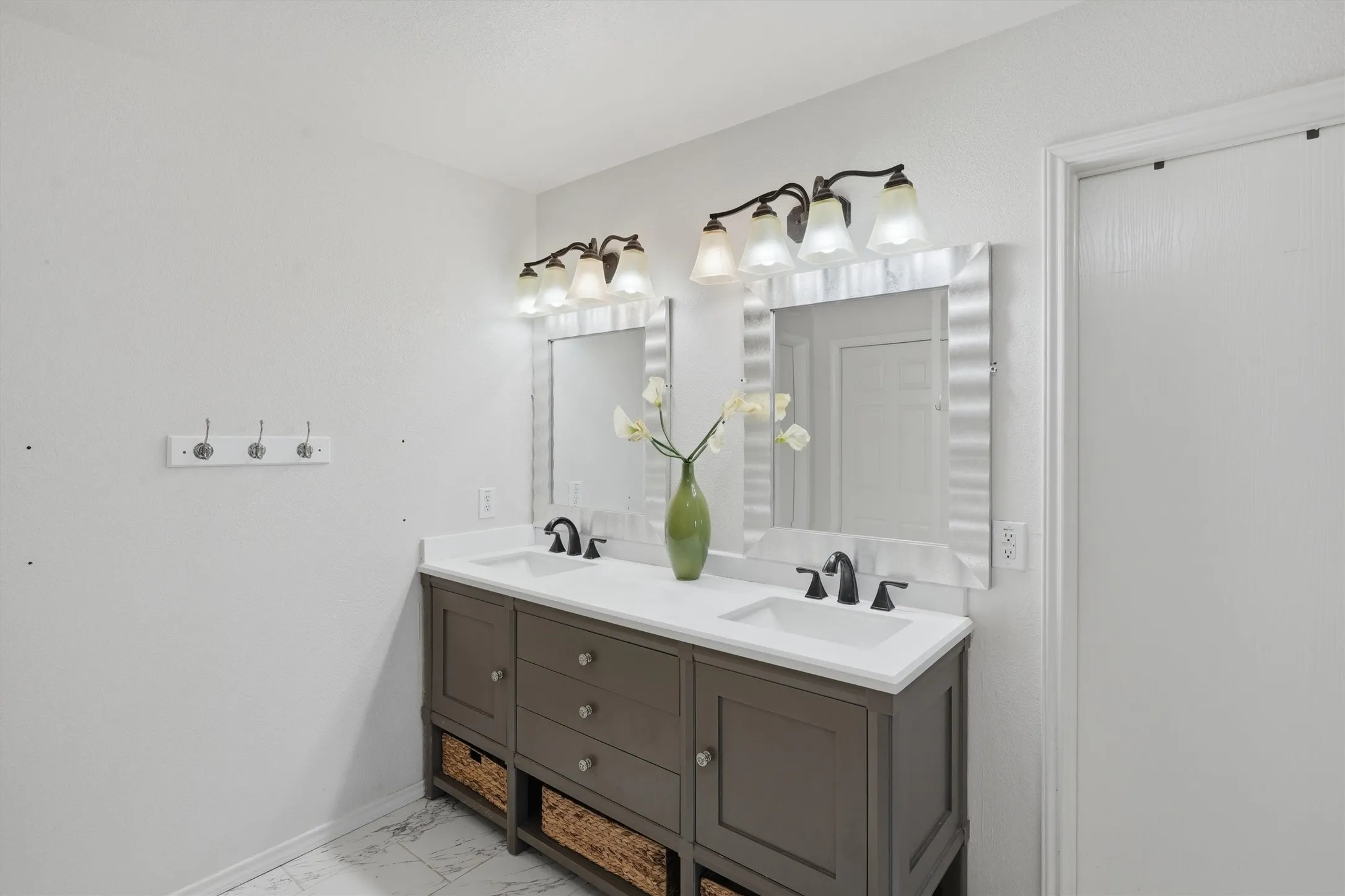 Single Family Residence For Sale in Tarrant County , 9024 Penny Lane, Fort Worth, Texas 76123, 5 Bedroom, 3 Bathroom, 2 Garage spaces, 3,488 Sqft, built in 2006, mls#21271929, Real Estate Agent in Fort Worth, Homes For Sale in Tarrant county, Homes For Sale in Fort Worth, Realtor in Fort Worth Texas, Real Estate Brokerage Independent Realty Texas, Luminita Cordes Realtor