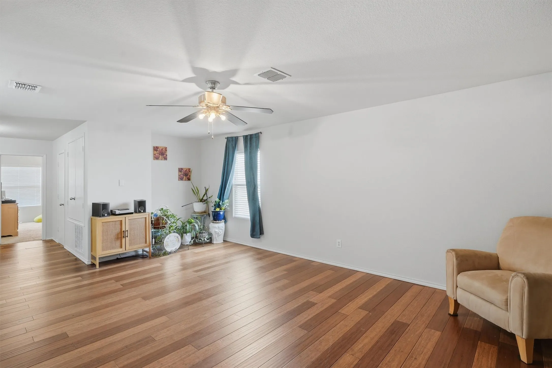 Single Family Residence For Sale in Tarrant County , 9024 Penny Lane, Fort Worth, Texas 76123, 5 Bedroom, 3 Bathroom, 2 Garage spaces, 3,488 Sqft, built in 2006, mls#21271929, Real Estate Agent in Fort Worth, Homes For Sale in Tarrant county, Homes For Sale in Fort Worth, Realtor in Fort Worth Texas, Real Estate Brokerage Independent Realty Texas, Luminita Cordes Realtor