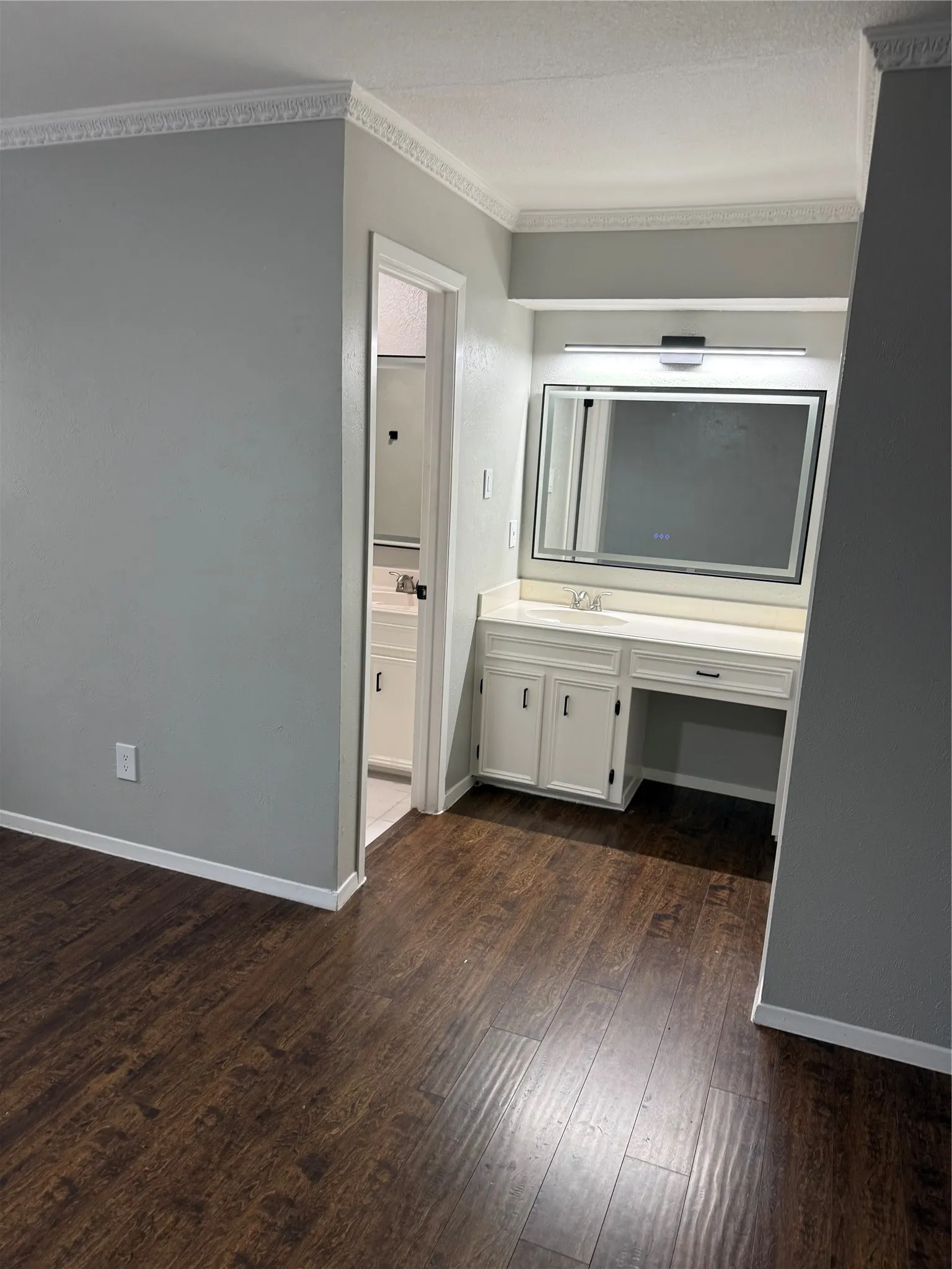 Single Family Residence For Rent in Dallas County , 2117 Wellington Drive, Grand Prairie, Texas 75051, 3 Bedrooms, 2 Bathrooms, 2 Garage spaces, 1,590 Sqft, built in 1972, Price $2,600, mls#21295099, Real Estate Agent in Grand Prairie, Homes For Rent in Dallas county, Homes For Rent in Grand Prairie, Realtor in Grand Prairie Texas, Real Estate Brokerage Independent Realty Texas, Luminita Cordes Realtor