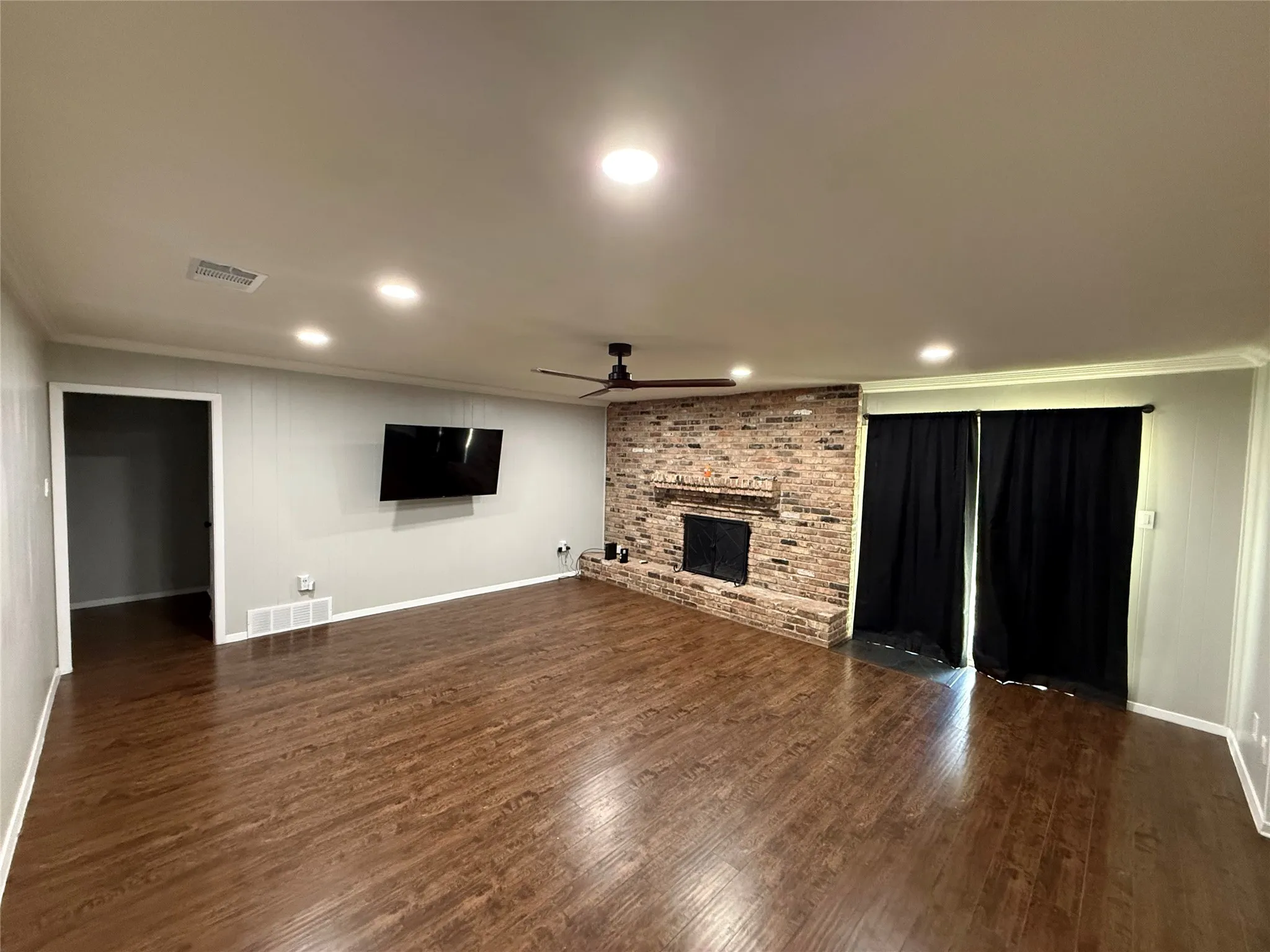 Single Family Residence For Rent in Dallas County , 2117 Wellington Drive, Grand Prairie, Texas 75051, 3 Bedrooms, 2 Bathrooms, 2 Garage spaces, 1,590 Sqft, built in 1972, Price $2,600, mls#21295099, Real Estate Agent in Grand Prairie, Homes For Rent in Dallas county, Homes For Rent in Grand Prairie, Realtor in Grand Prairie Texas, Real Estate Brokerage Independent Realty Texas, Luminita Cordes Realtor