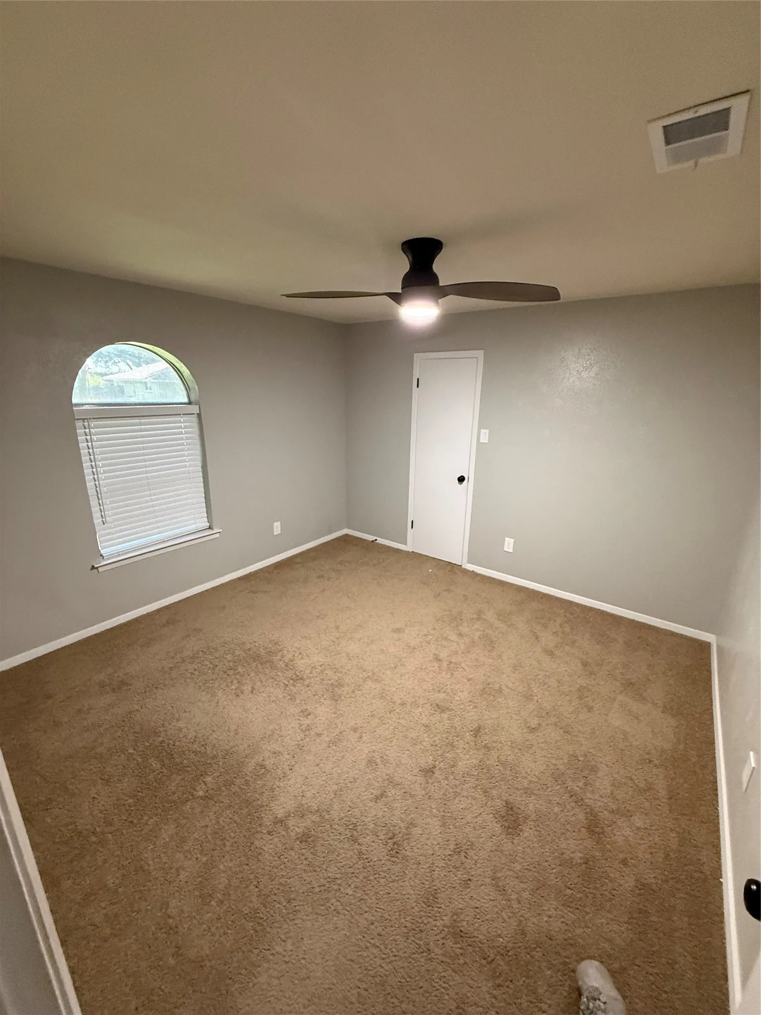 Single Family Residence For Rent in Dallas County , 2117 Wellington Drive, Grand Prairie, Texas 75051, 3 Bedrooms, 2 Bathrooms, 2 Garage spaces, 1,590 Sqft, built in 1972, Price $2,600, mls#21295099, Real Estate Agent in Grand Prairie, Homes For Rent in Dallas county, Homes For Rent in Grand Prairie, Realtor in Grand Prairie Texas, Real Estate Brokerage Independent Realty Texas, Luminita Cordes Realtor