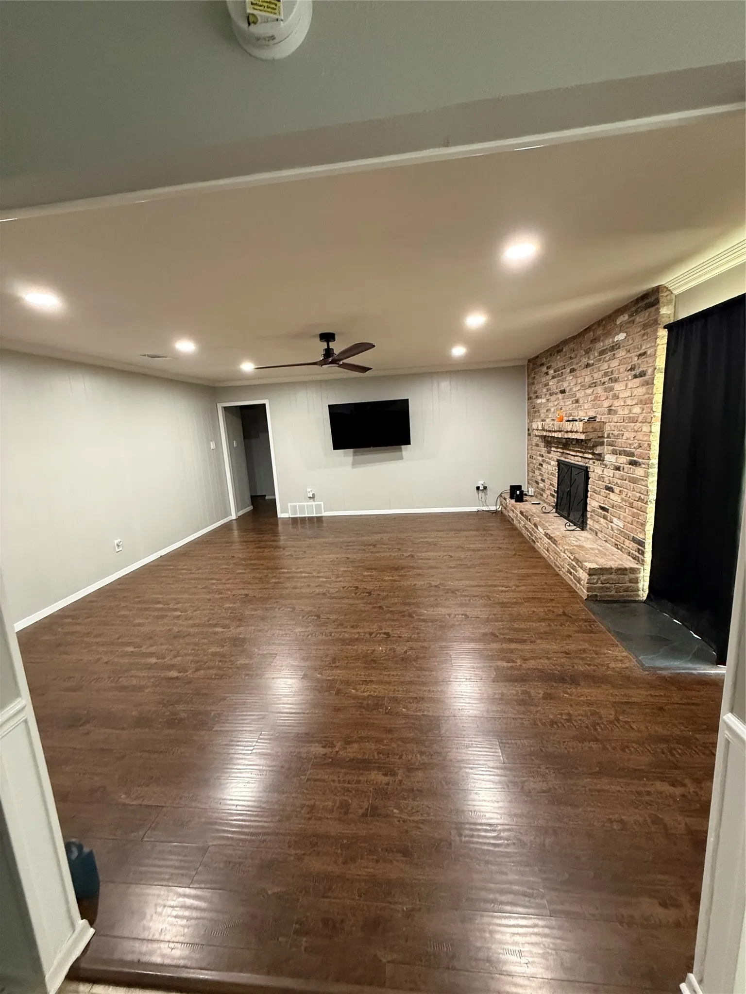 Single Family Residence For Rent in Dallas County , 2117 Wellington Drive, Grand Prairie, Texas 75051, 3 Bedrooms, 2 Bathrooms, 2 Garage spaces, 1,590 Sqft, built in 1972, Price $2,600, mls#21295099, Real Estate Agent in Grand Prairie, Homes For Rent in Dallas county, Homes For Rent in Grand Prairie, Realtor in Grand Prairie Texas, Real Estate Brokerage Independent Realty Texas, Luminita Cordes Realtor