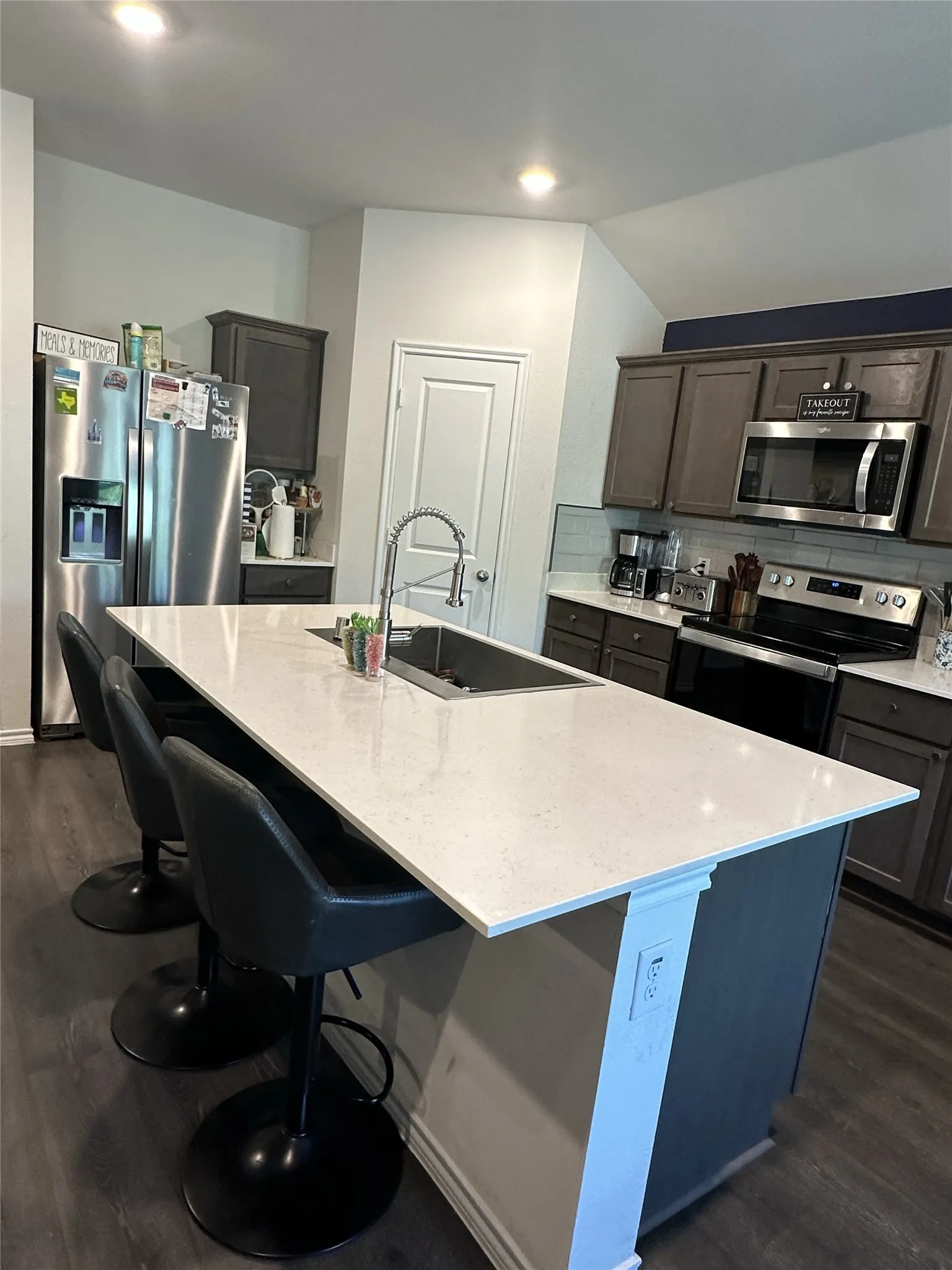 Single Family Residence For Rent in Hunt County , 125 Smarty Jones Street, Caddo Mills, Texas 75135, 4 Bedroom, 2 Bathroom, 2 Garage spaces, 1,690 Sqft, built in 2021, mls#21293979, Real Estate Agent in Caddo Mills, Homes For Rent in Hunt county, Homes For Rent in Caddo Mills, Realtor in Caddo Mills Texas, Real Estate Brokerage Independent Realty Texas, Luminita Cordes Realtor