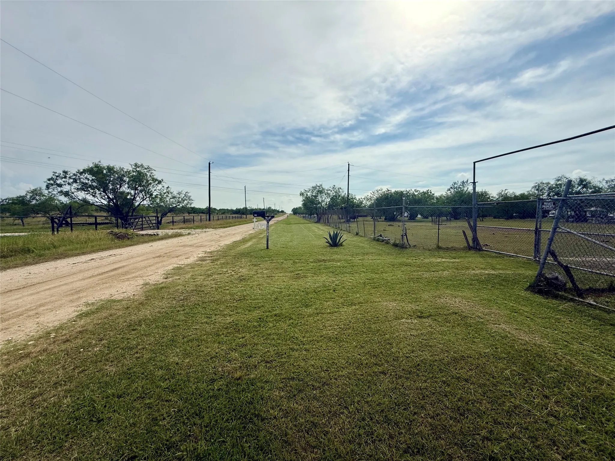 Farm For Sale in Navarro County , 1132 SW County Road 2348, Richland, Texas 76681, 4 Bedroom, 2 Bathroom, Garage spaces, 2,072 Sqft, built in 2000, mls#21283318, Real Estate Agent in Richland, Homes For Sale in Navarro county, Homes For Sale in Richland, Realtor in Richland Texas, Real Estate Brokerage Independent Realty Texas, Luminita Cordes Realtor