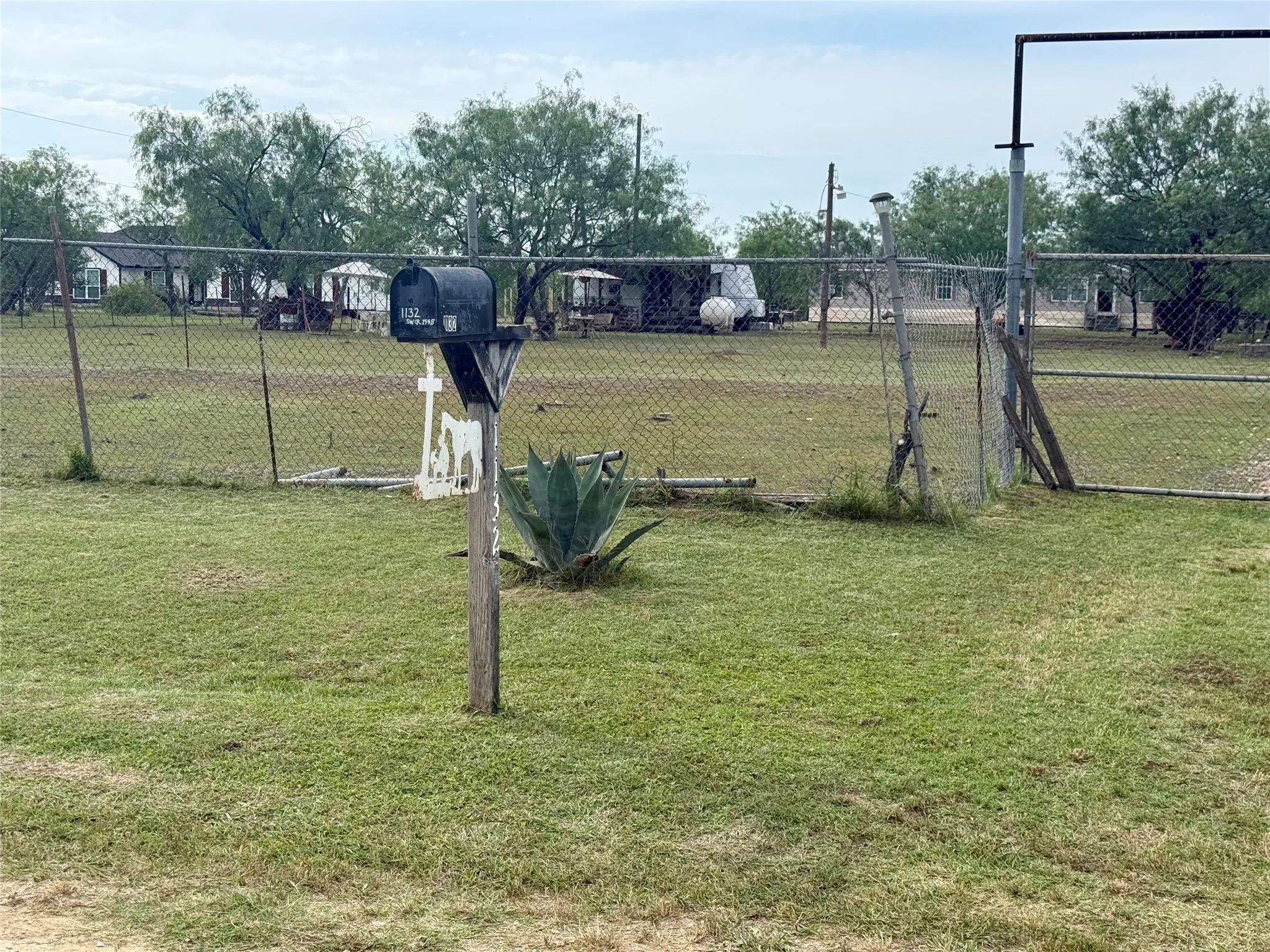 Farm For Sale in Navarro County , 1132 SW County Road 2348, Richland, Texas 76681, 4 Bedroom, 2 Bathroom, Garage spaces, 2,072 Sqft, built in 2000, mls#21283318, Real Estate Agent in Richland, Homes For Sale in Navarro county, Homes For Sale in Richland, Realtor in Richland Texas, Real Estate Brokerage Independent Realty Texas, Luminita Cordes Realtor