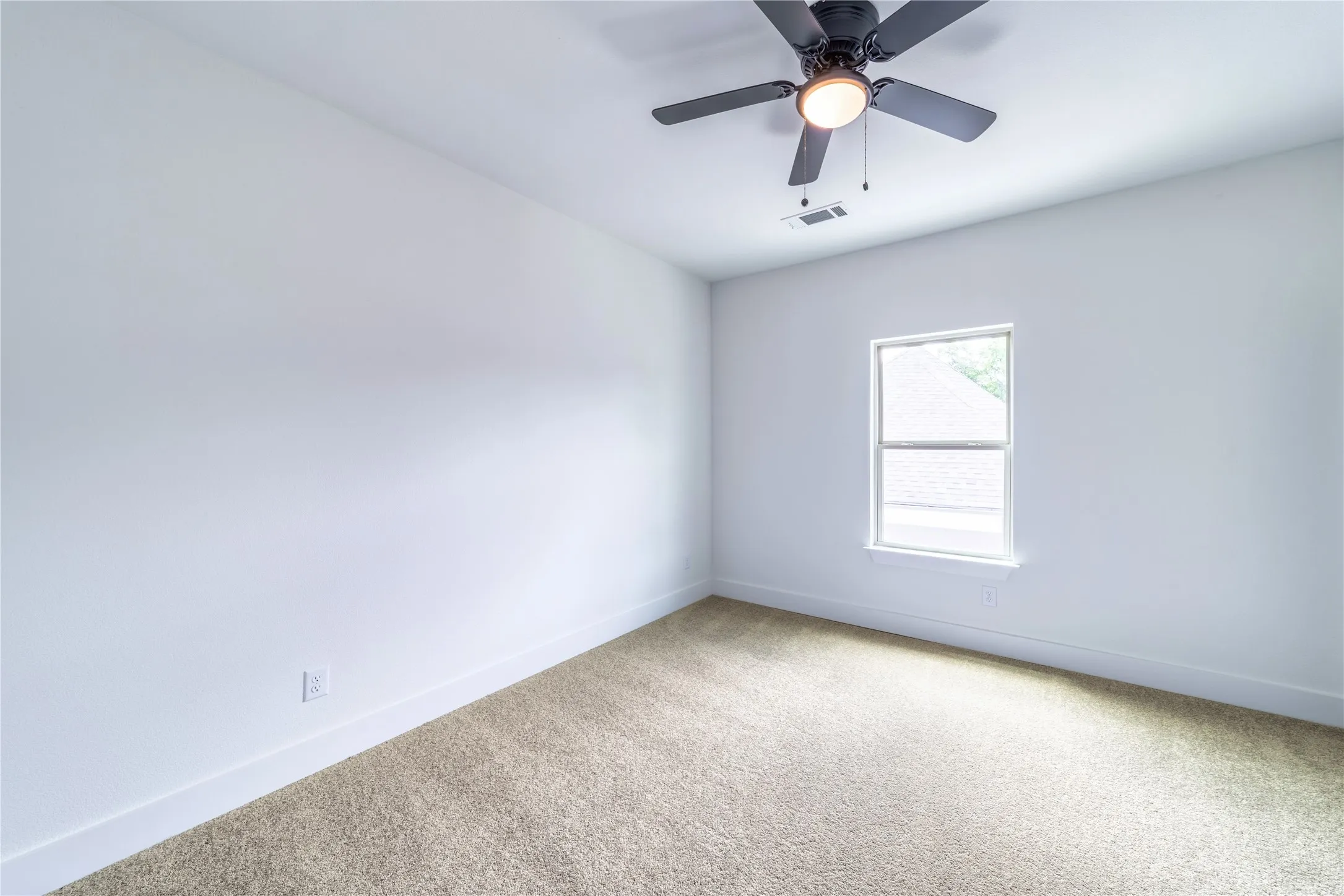 Single Family Residence For Sale in Tarrant County , 1426 Evans Avenue, Fort Worth, Texas 76104, 3 Bedroom, 3 Bathroom, 2 Garage spaces, 2,014 Sqft, built in 2024, mls#21295096, Real Estate Agent in Fort Worth, Homes For Sale in Tarrant county, Homes For Sale in Fort Worth, Realtor in Fort Worth Texas, Real Estate Brokerage Independent Realty Texas, Luminita Cordes Realtor
