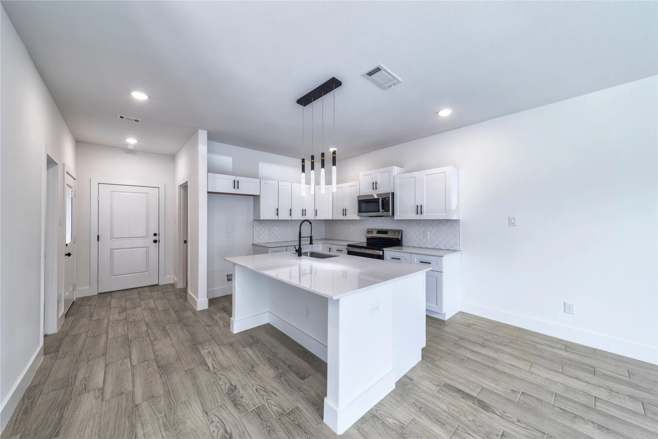 Single Family Residence For Sale in Tarrant County , 1426 Evans Avenue, Fort Worth, Texas 76104, 3 Bedroom, 3 Bathroom, 2 Garage spaces, 2,014 Sqft, built in 2024, mls#21295096, Real Estate Agent in Fort Worth, Homes For Sale in Tarrant county, Homes For Sale in Fort Worth, Realtor in Fort Worth Texas, Real Estate Brokerage Independent Realty Texas, Luminita Cordes Realtor