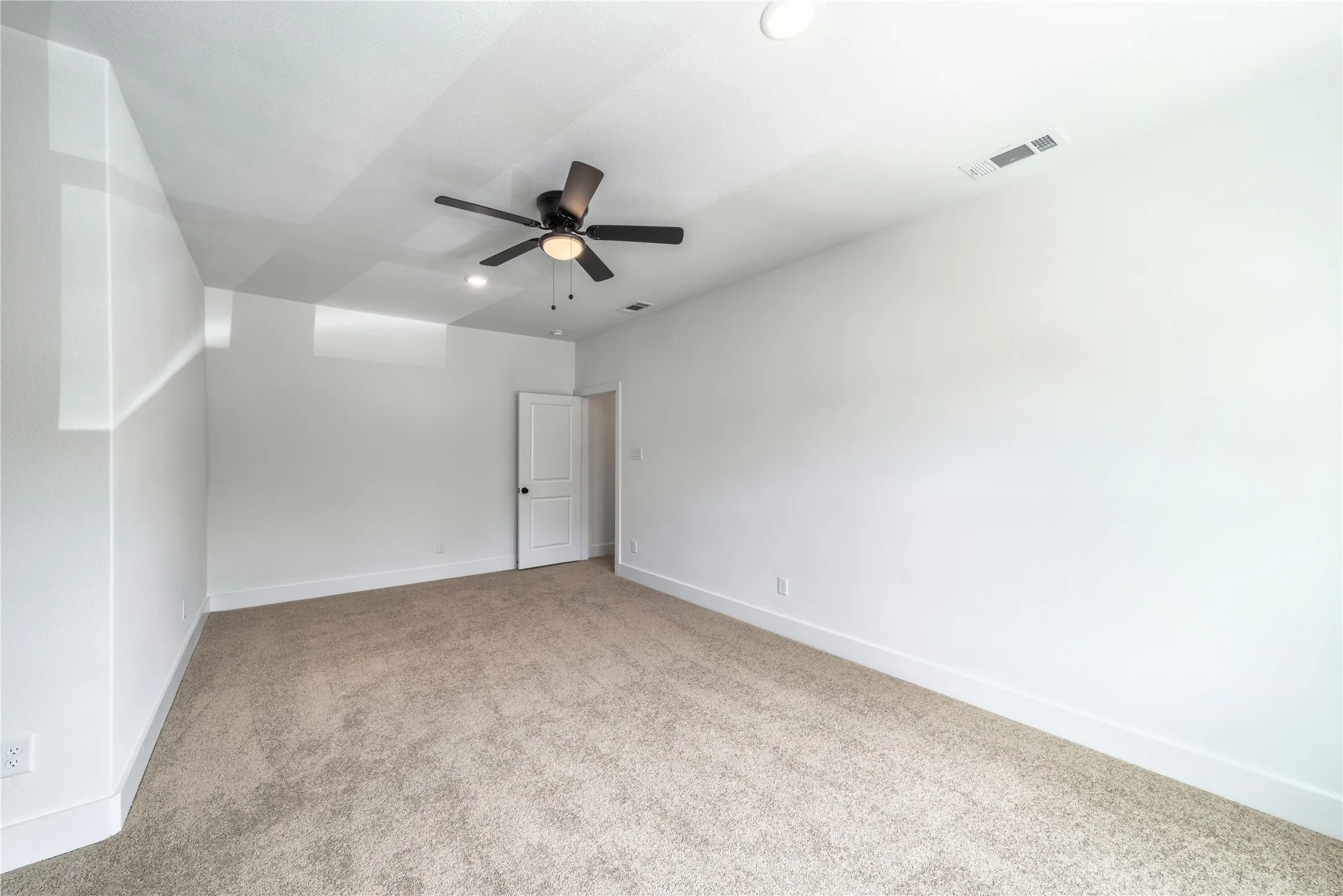 Single Family Residence For Sale in Tarrant County , 1426 Evans Avenue, Fort Worth, Texas 76104, 3 Bedroom, 3 Bathroom, 2 Garage spaces, 2,014 Sqft, built in 2024, mls#21295096, Real Estate Agent in Fort Worth, Homes For Sale in Tarrant county, Homes For Sale in Fort Worth, Realtor in Fort Worth Texas, Real Estate Brokerage Independent Realty Texas, Luminita Cordes Realtor