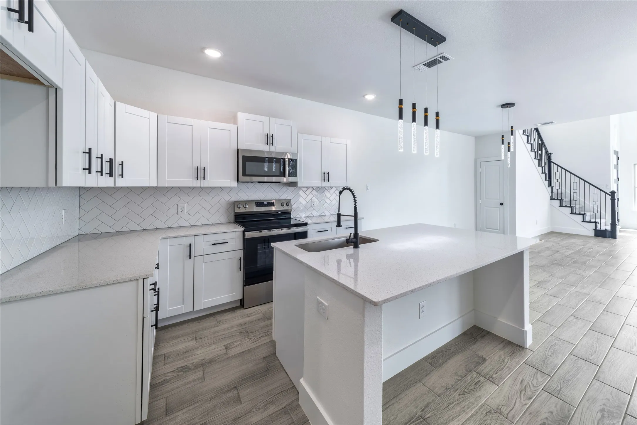 Single Family Residence For Sale in Tarrant County , 1426 Evans Avenue, Fort Worth, Texas 76104, 3 Bedroom, 3 Bathroom, 2 Garage spaces, 2,014 Sqft, built in 2024, mls#21295096, Real Estate Agent in Fort Worth, Homes For Sale in Tarrant county, Homes For Sale in Fort Worth, Realtor in Fort Worth Texas, Real Estate Brokerage Independent Realty Texas, Luminita Cordes Realtor